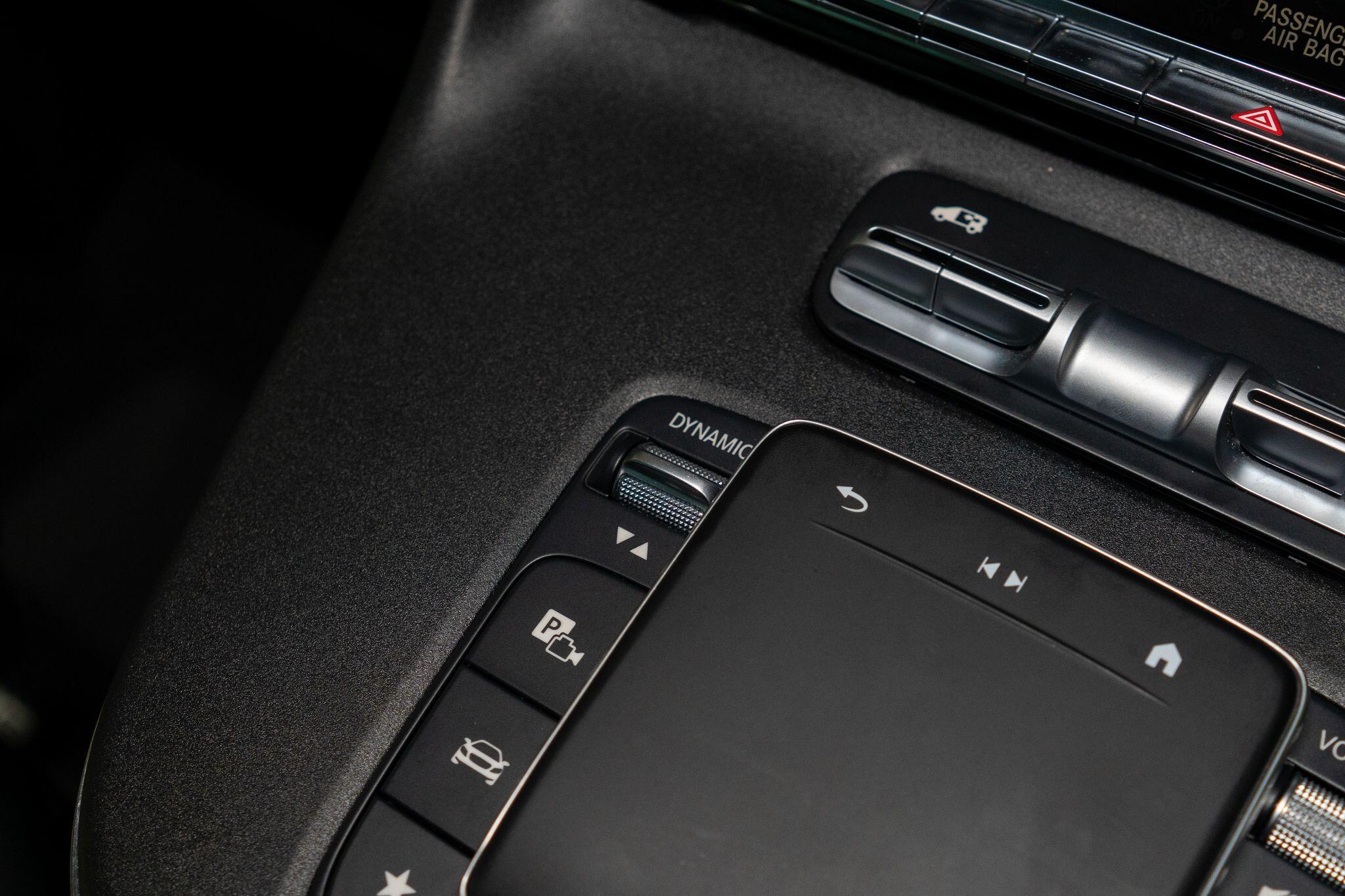 Mercedes-Benz V-Class view 32