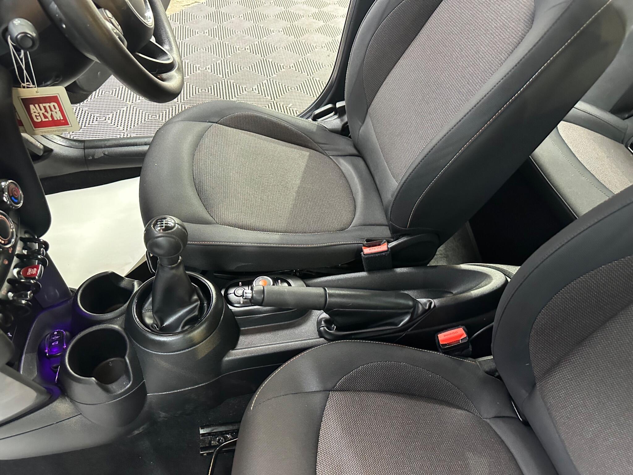 Mini Hatch view 43