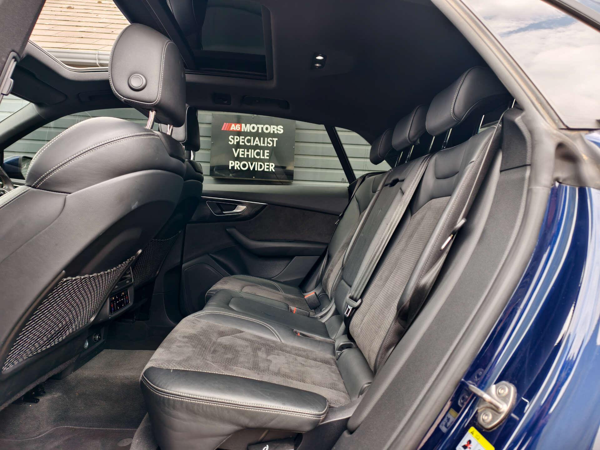 Audi Q8 view 24