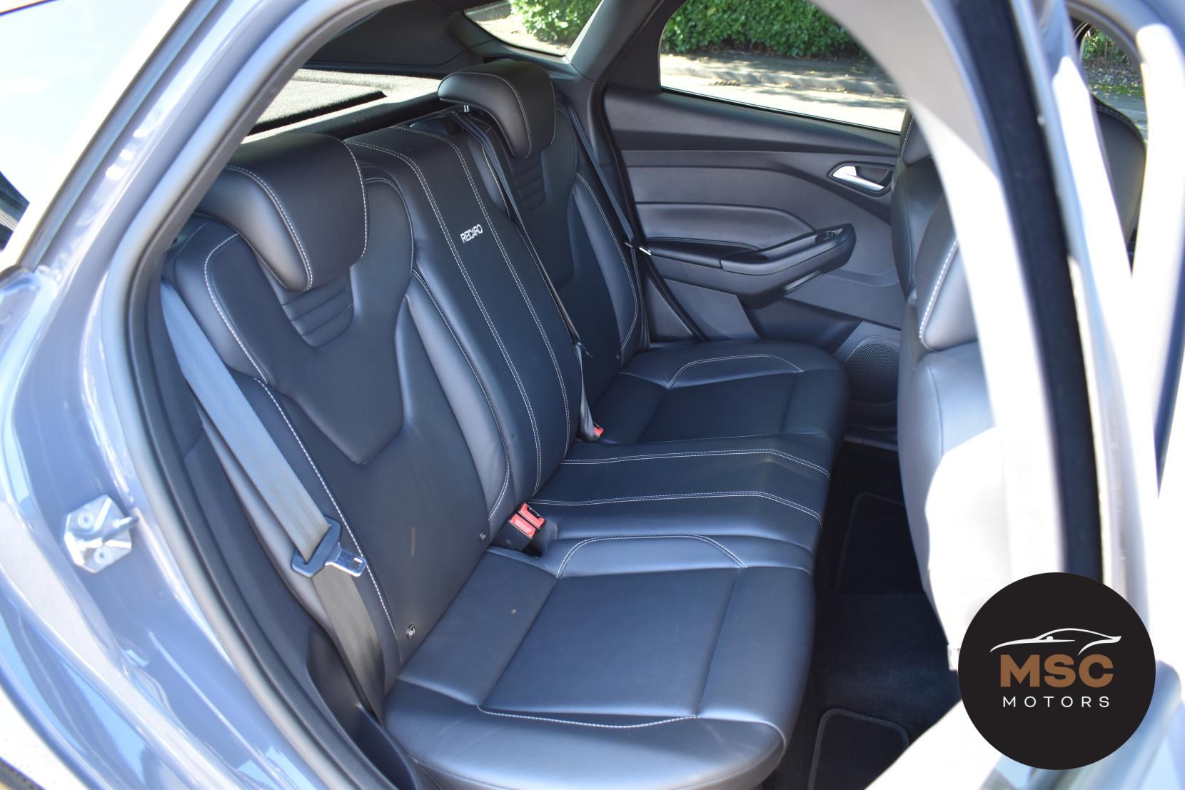 Ford Focus view 39