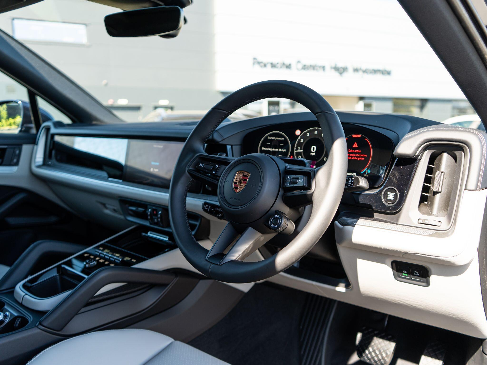 Porsche Cayenne view 19