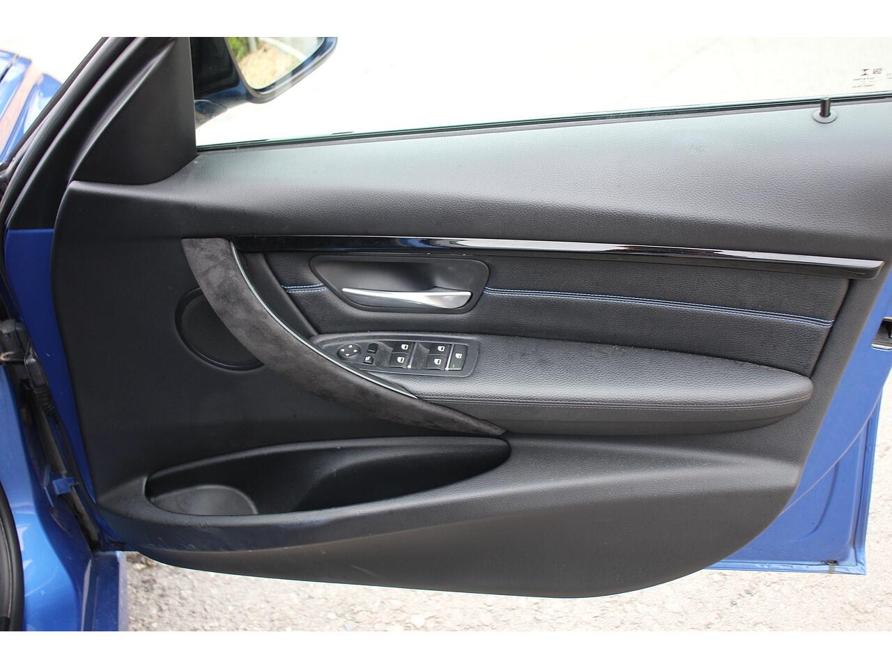 BMW 3 Series view 24