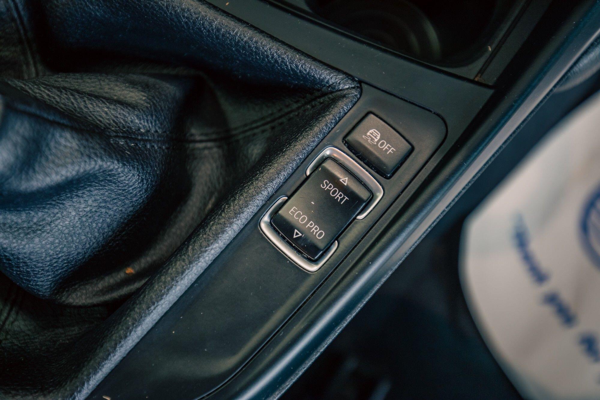 BMW 2 Series view 24