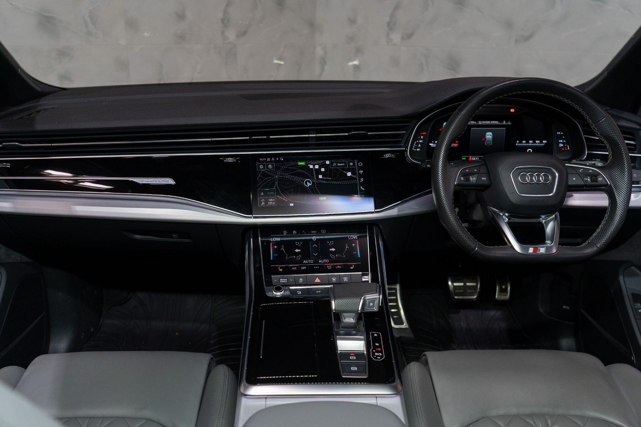 Audi SQ7 view 12