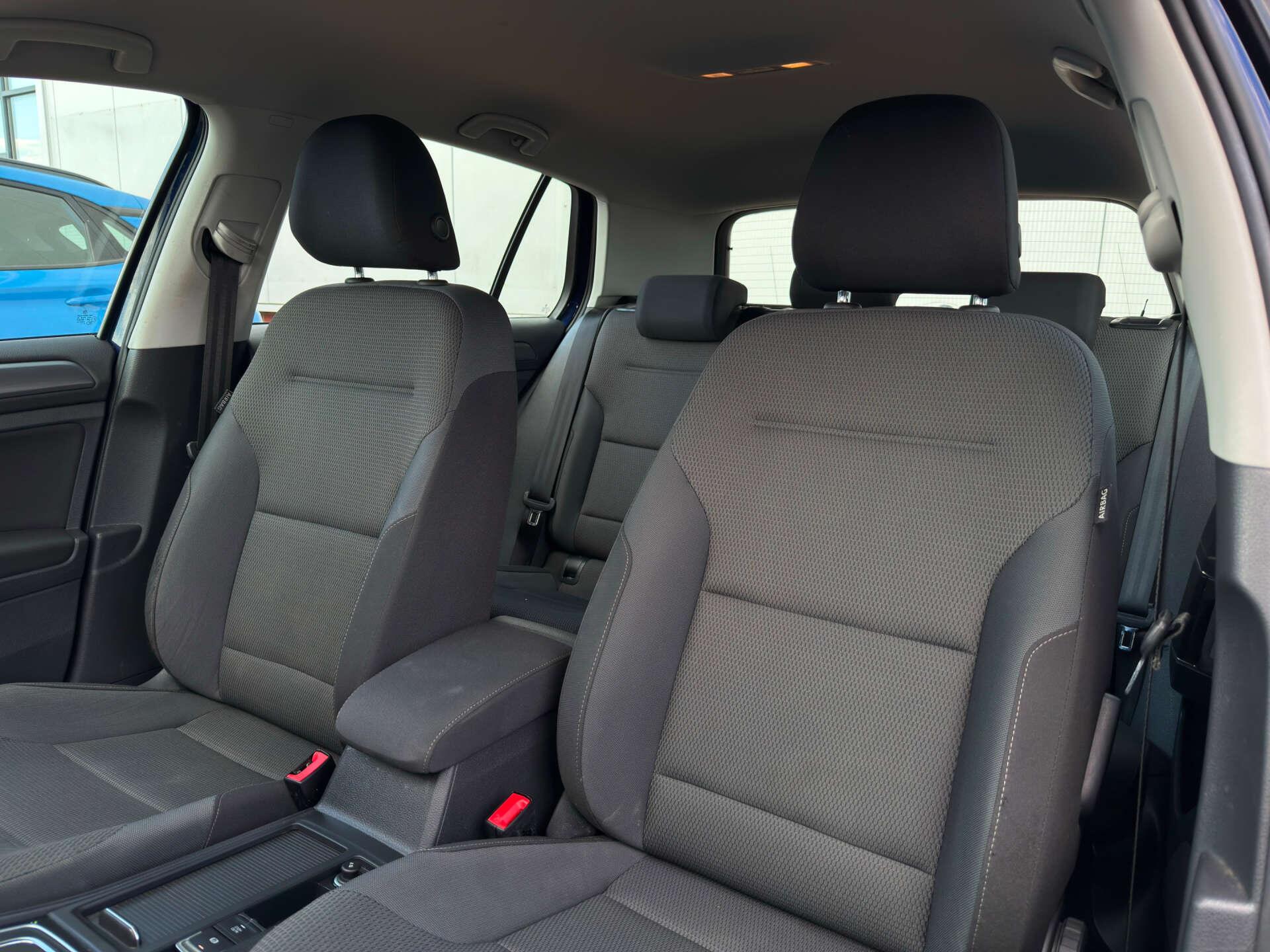 Volkswagen Golf view 48