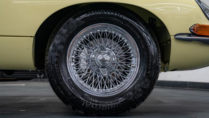 Jaguar E-Type view 11