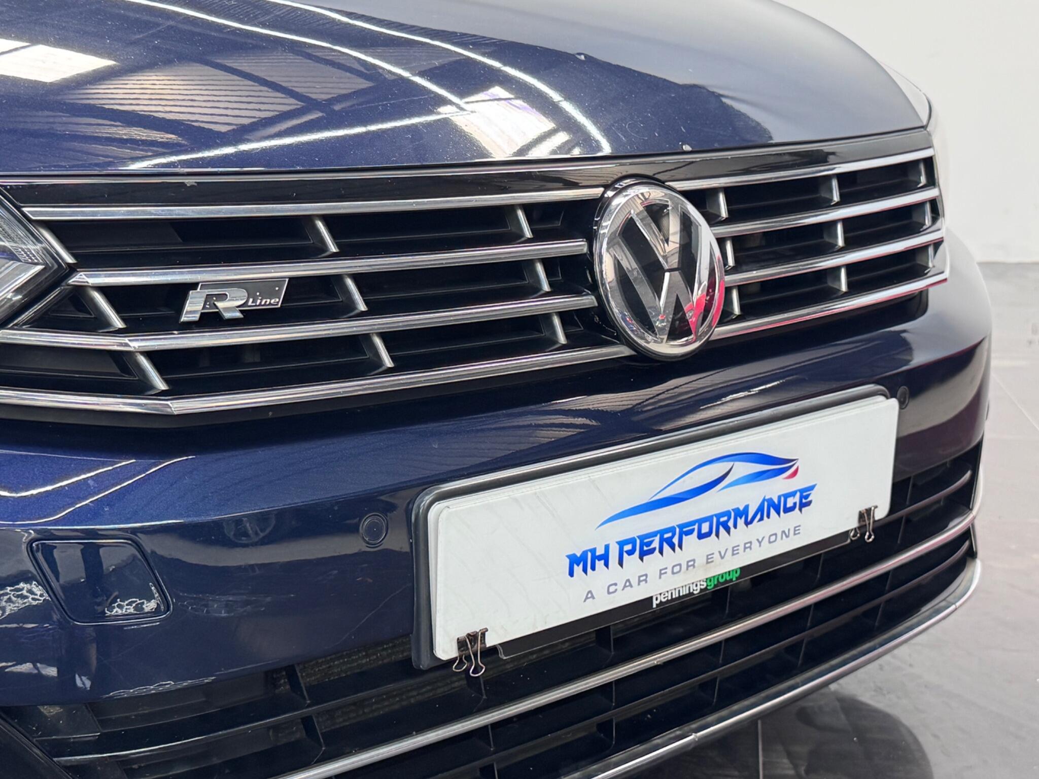 Volkswagen Passat view 28