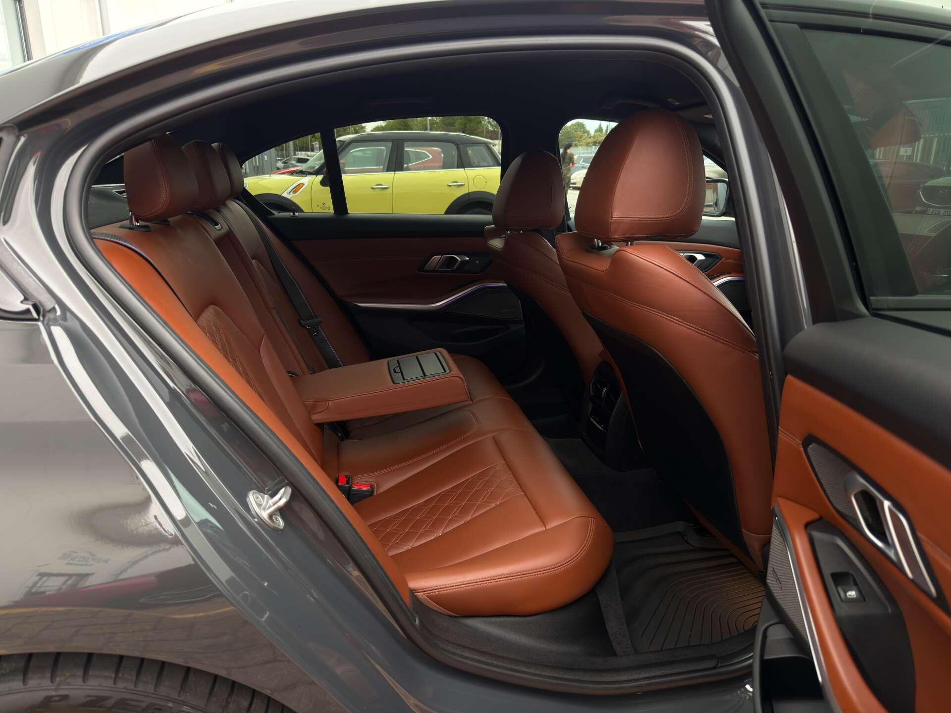 BMW 3 Series view 41