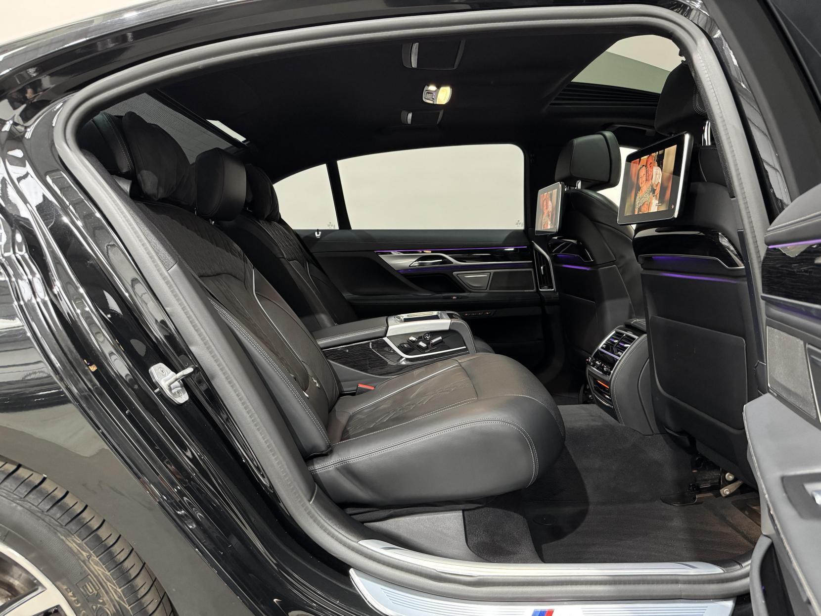 BMW 7 Series view 75
