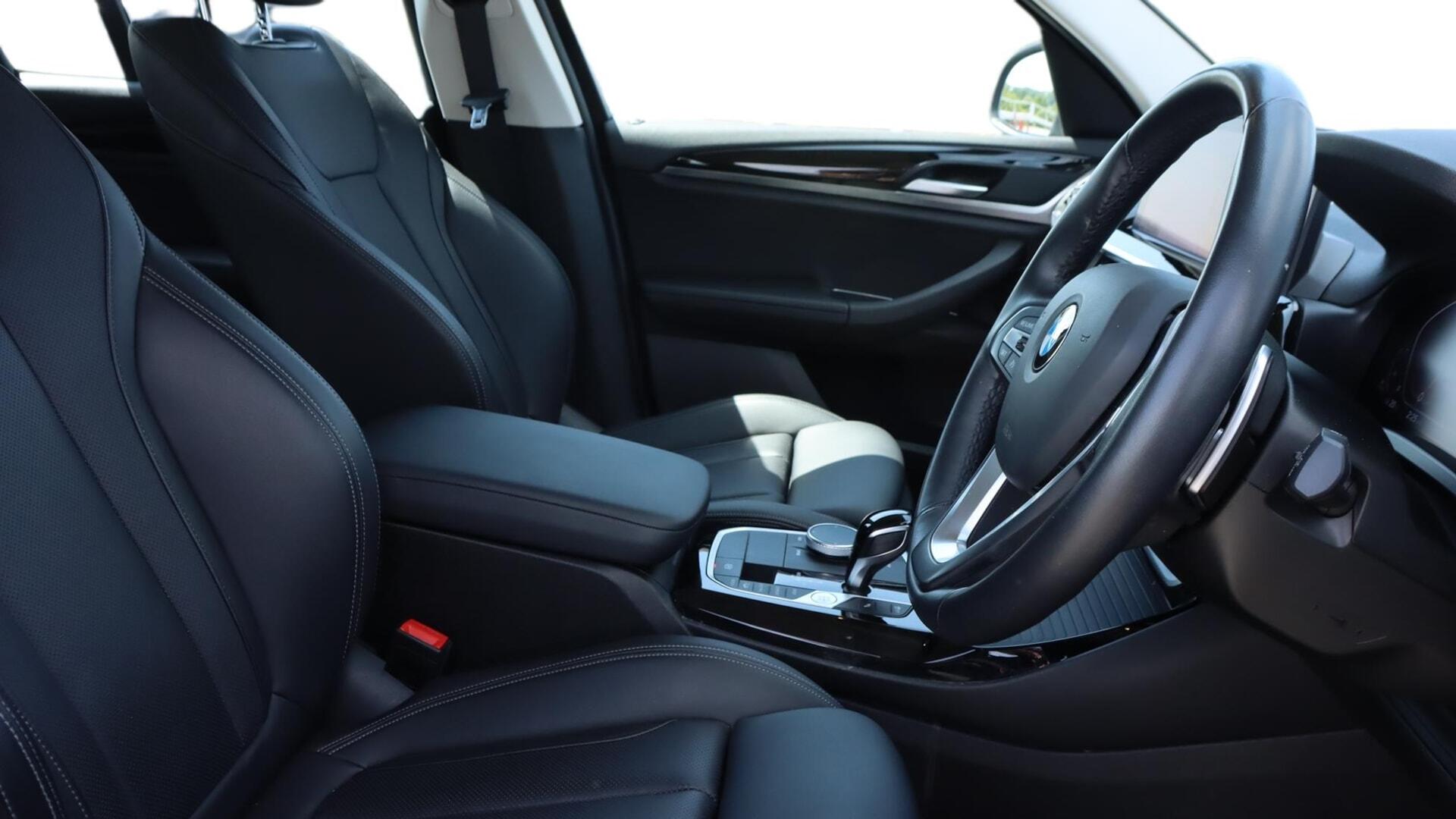 BMW X3 view 11
