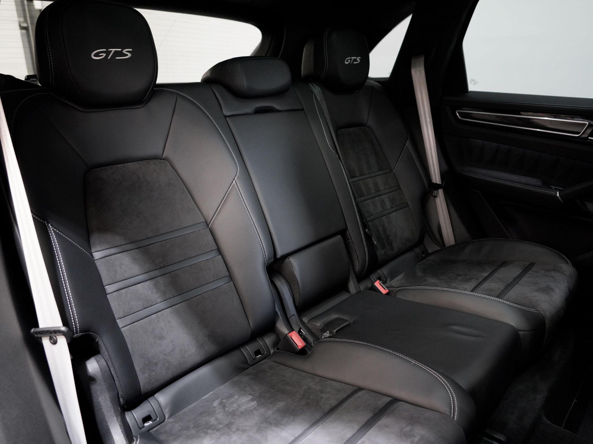 Porsche Cayenne view 30