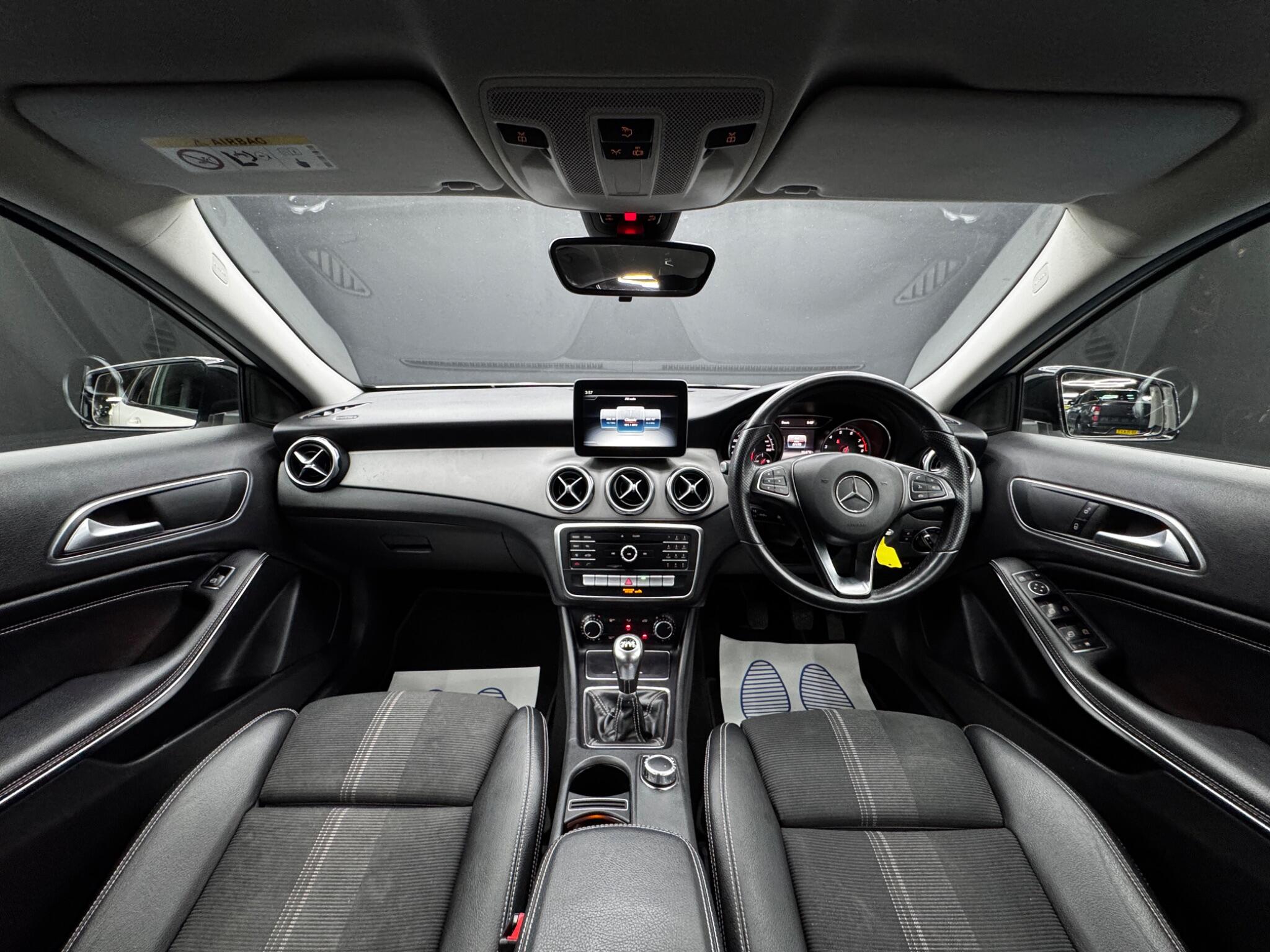 Mercedes-Benz Gla view 17