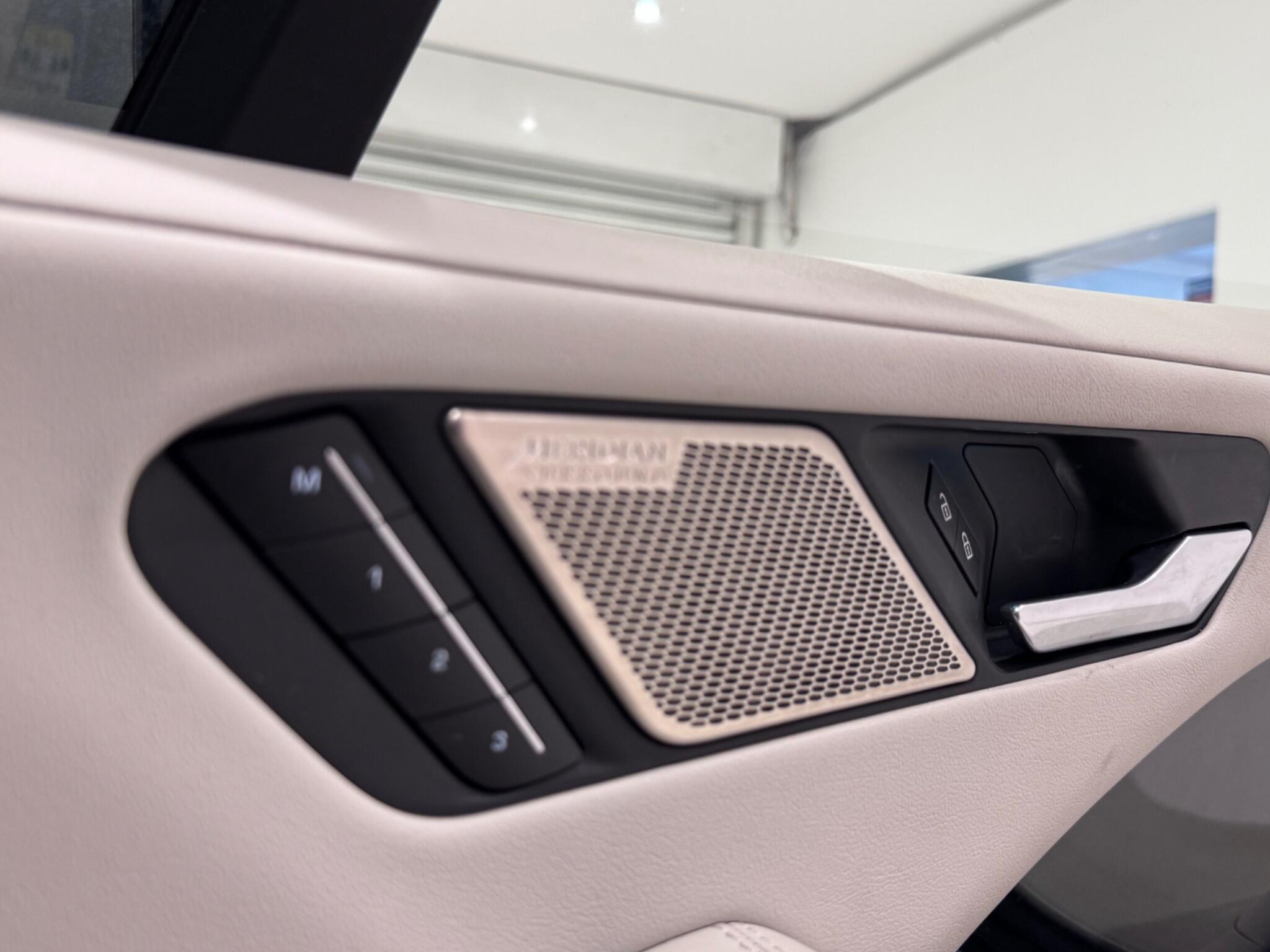 Jaguar I-Pace view 19