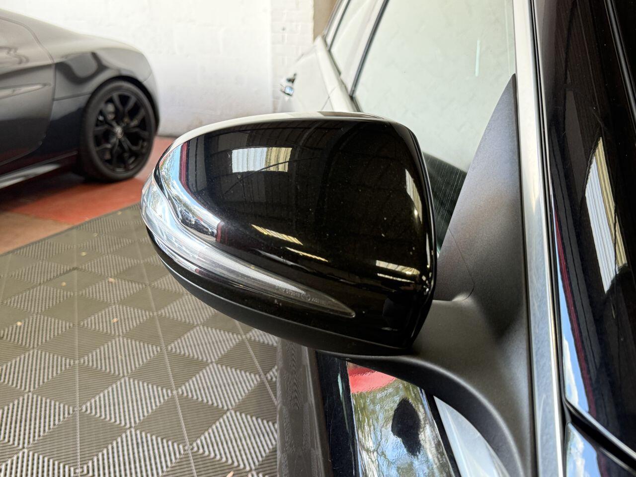 Mercedes-Benz C-Class view 24