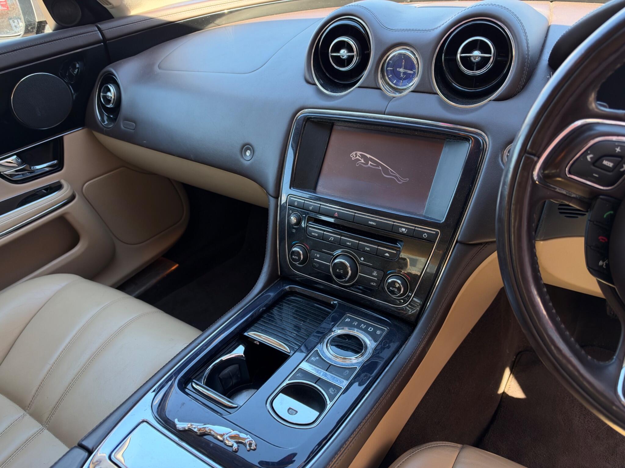 Jaguar XJ view 12