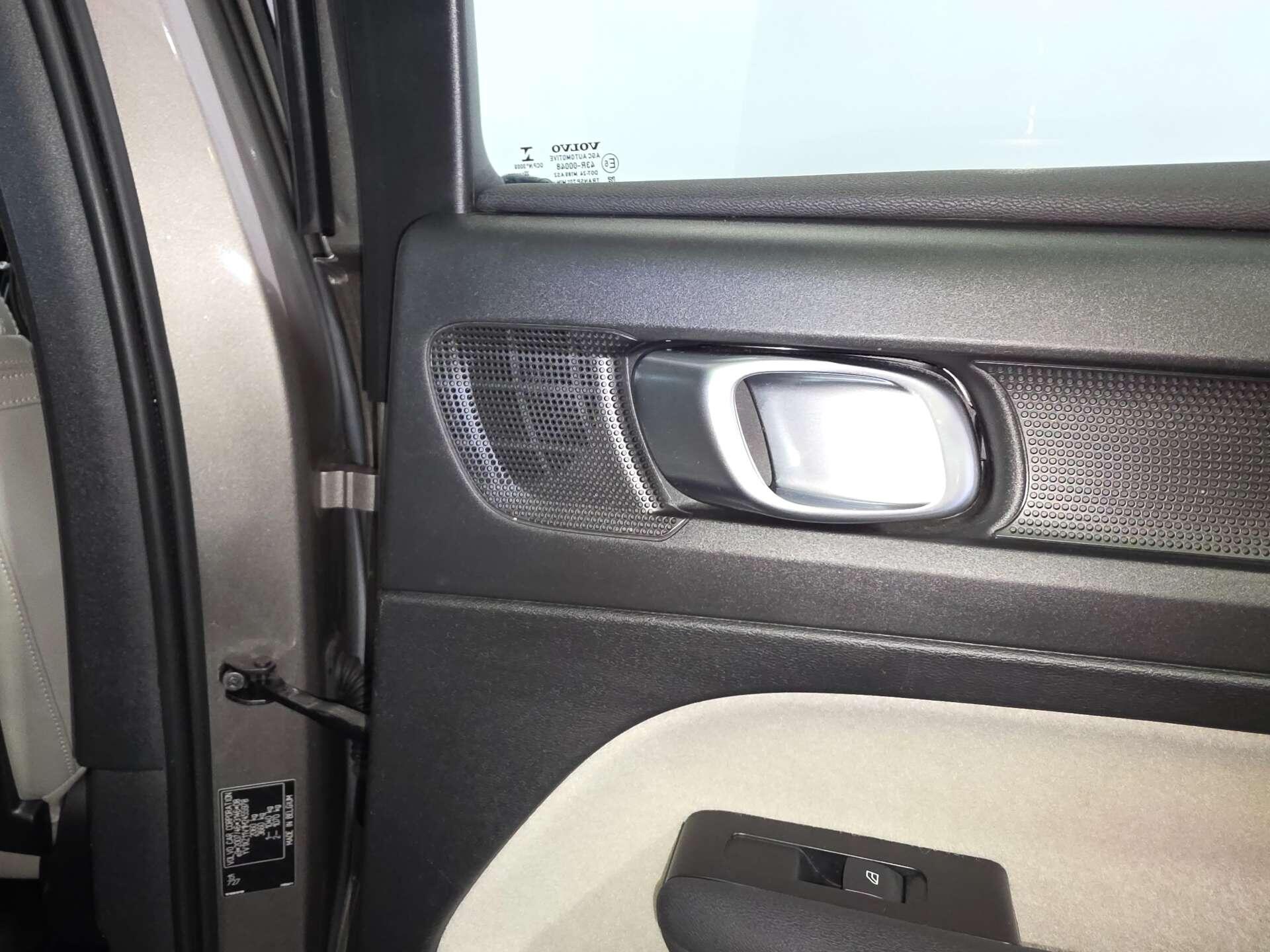 Volvo XC40 view 46