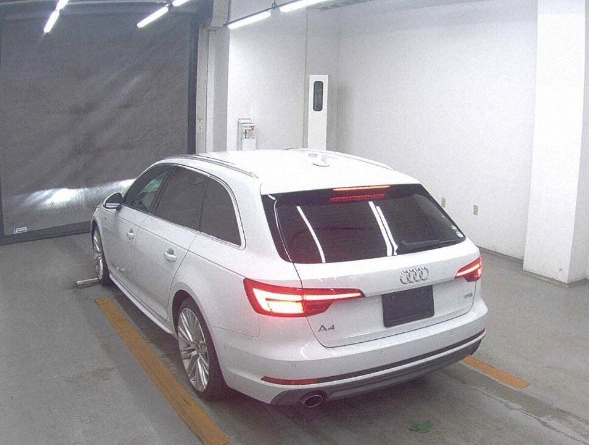 Audi A4 view 5
