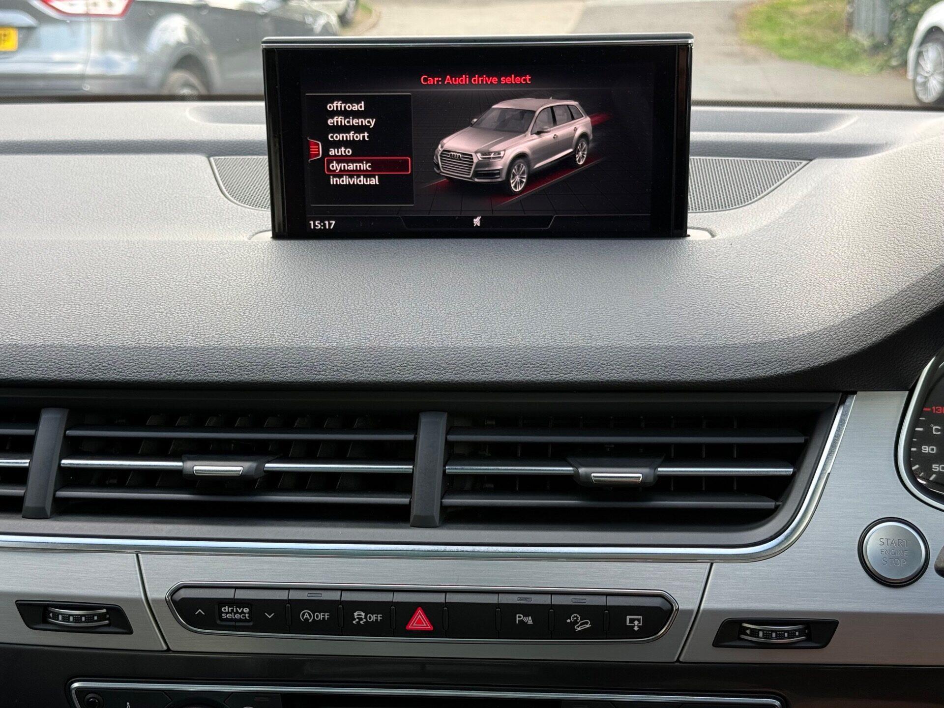Audi Q7 view 45