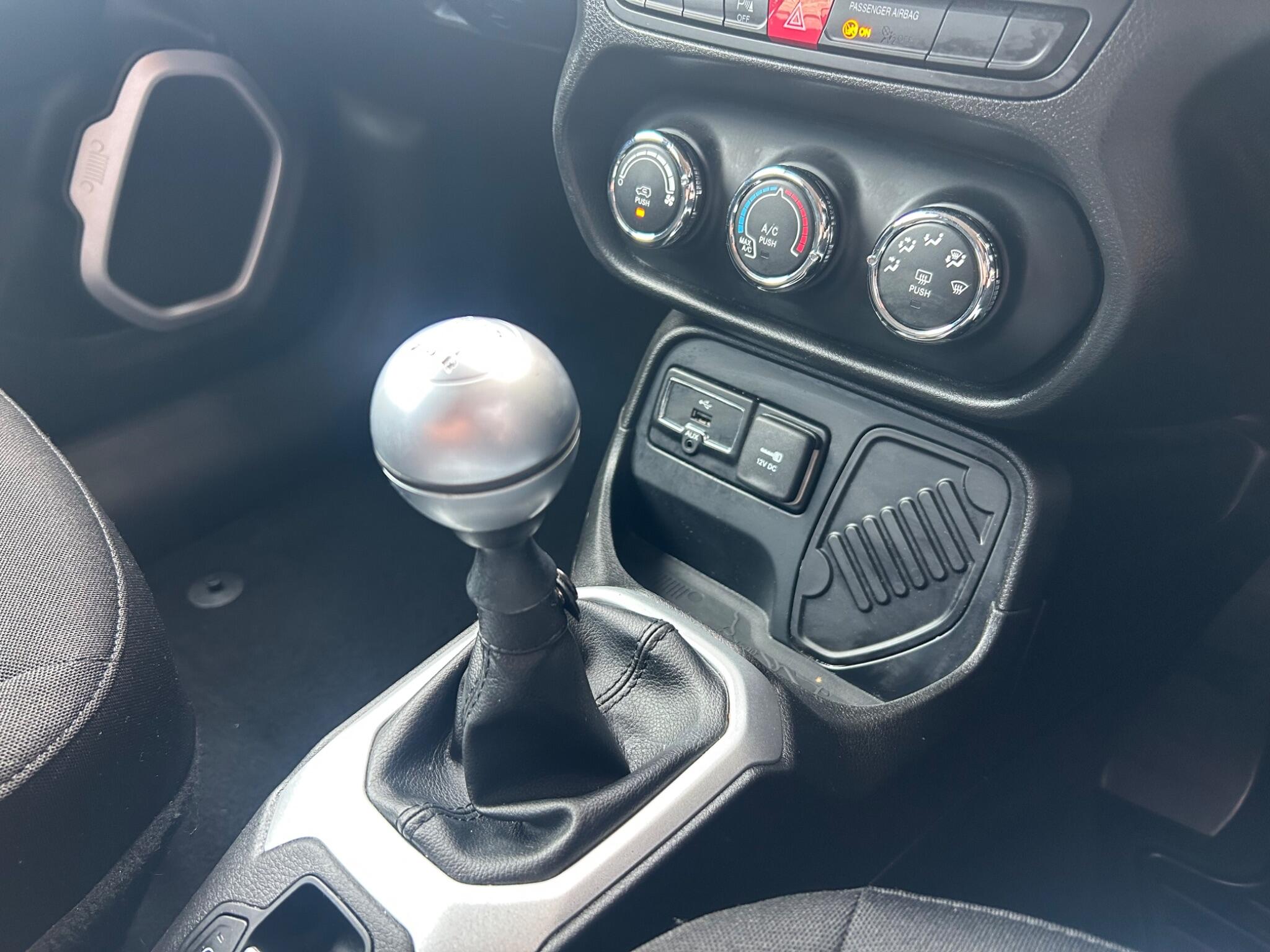 Jeep Renegade view 23