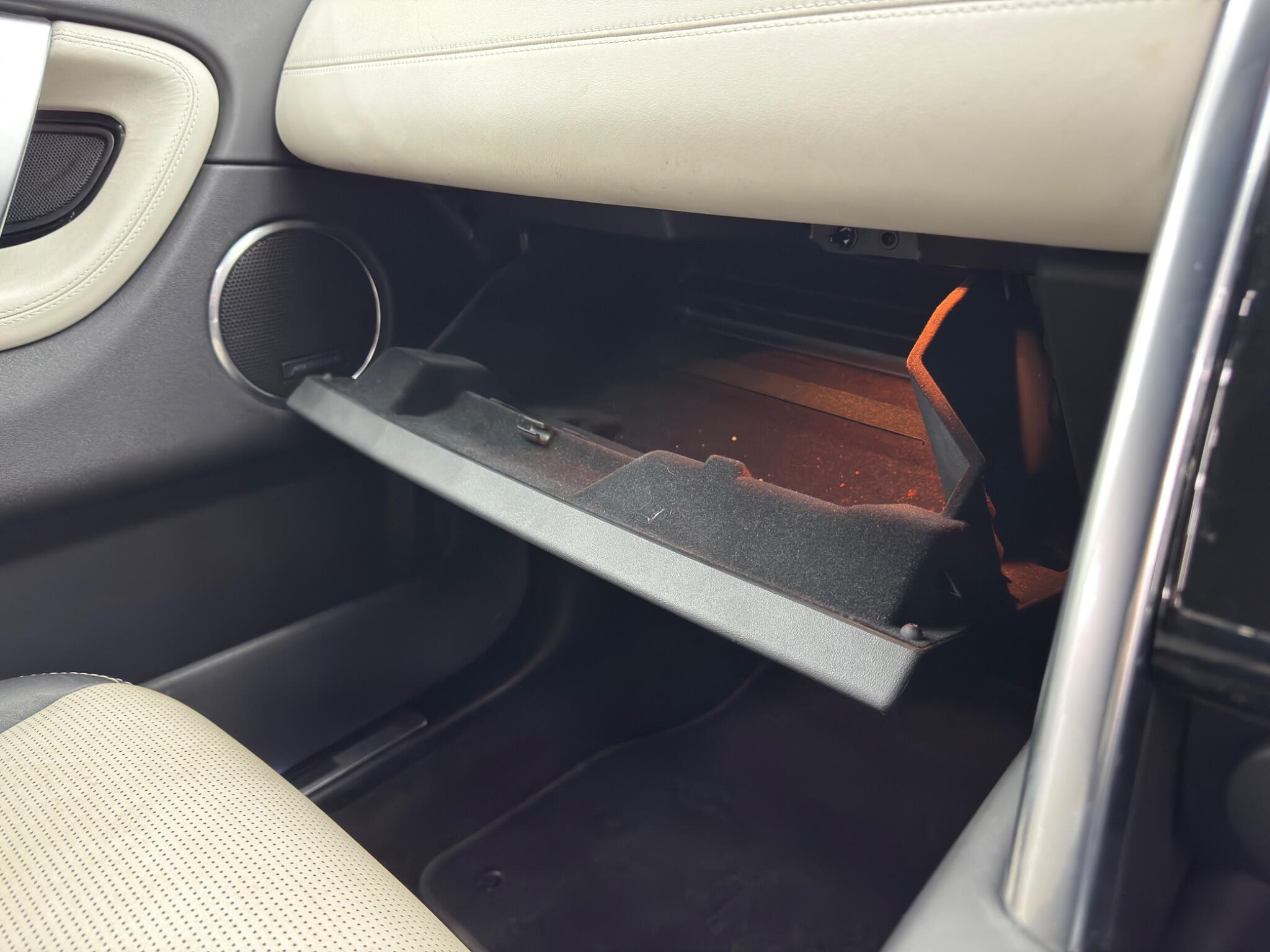 Land Rover Discovery Sport view 42