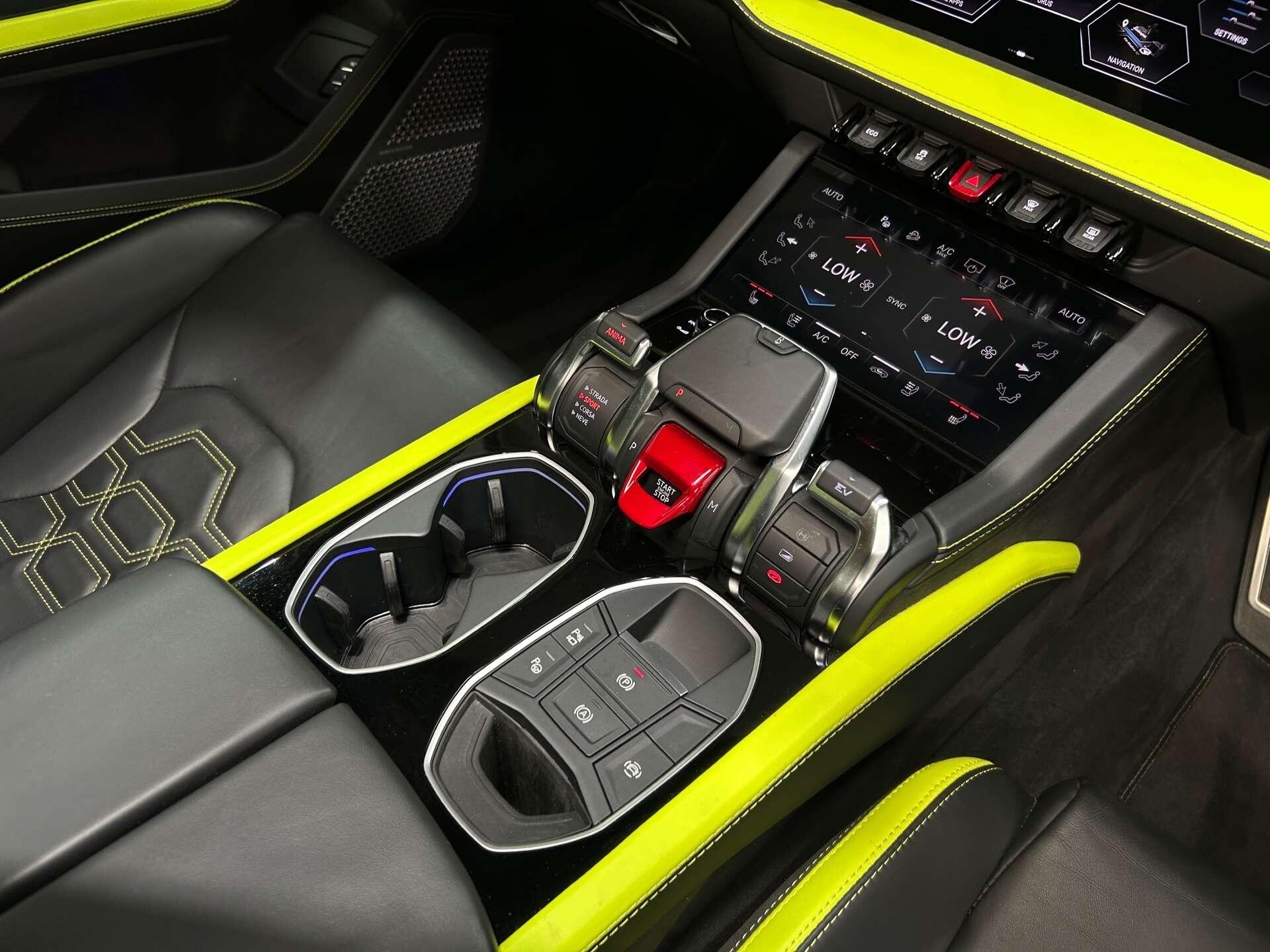 Lamborghini Urus view 35