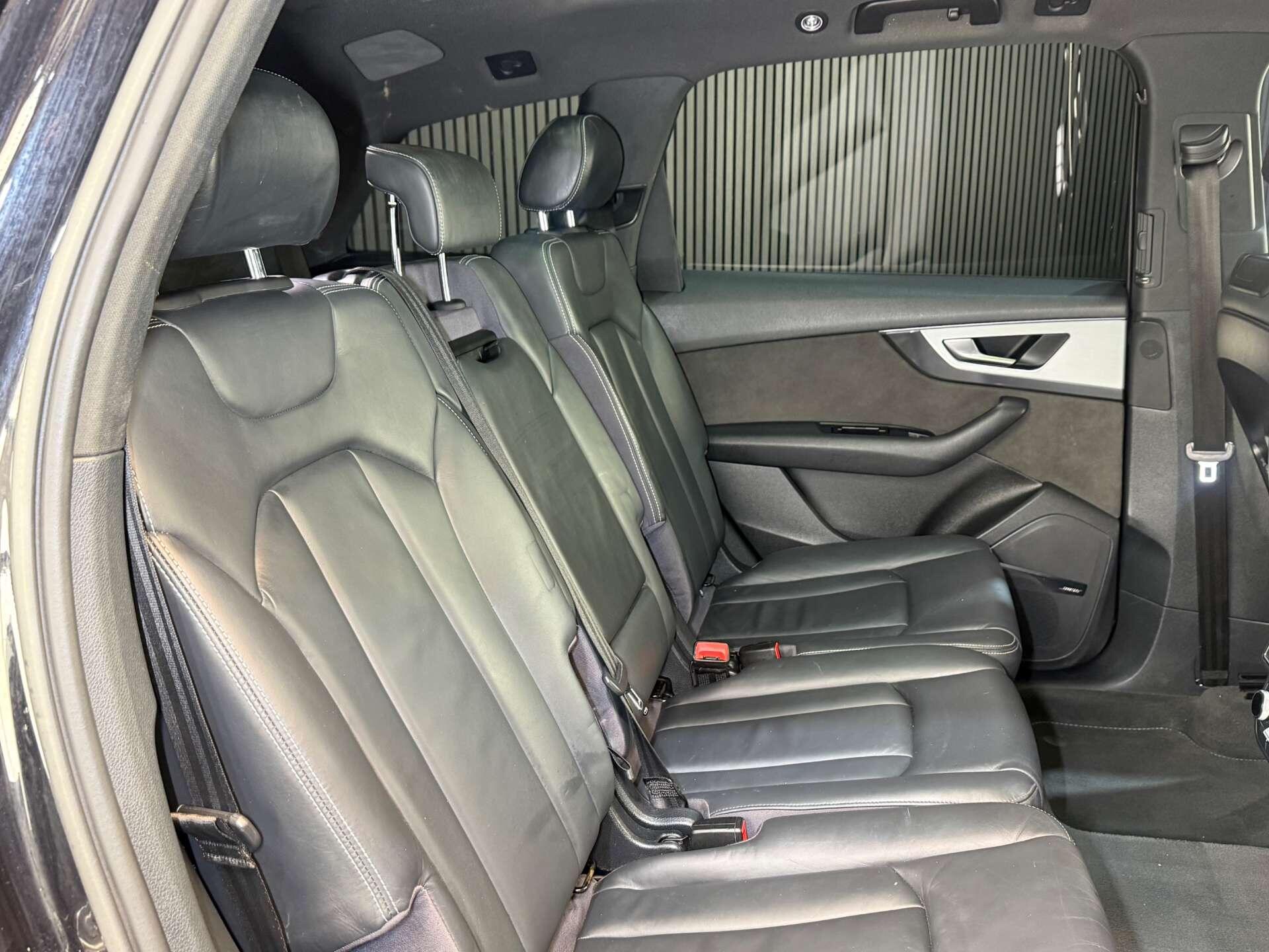 Audi Q7 view 17