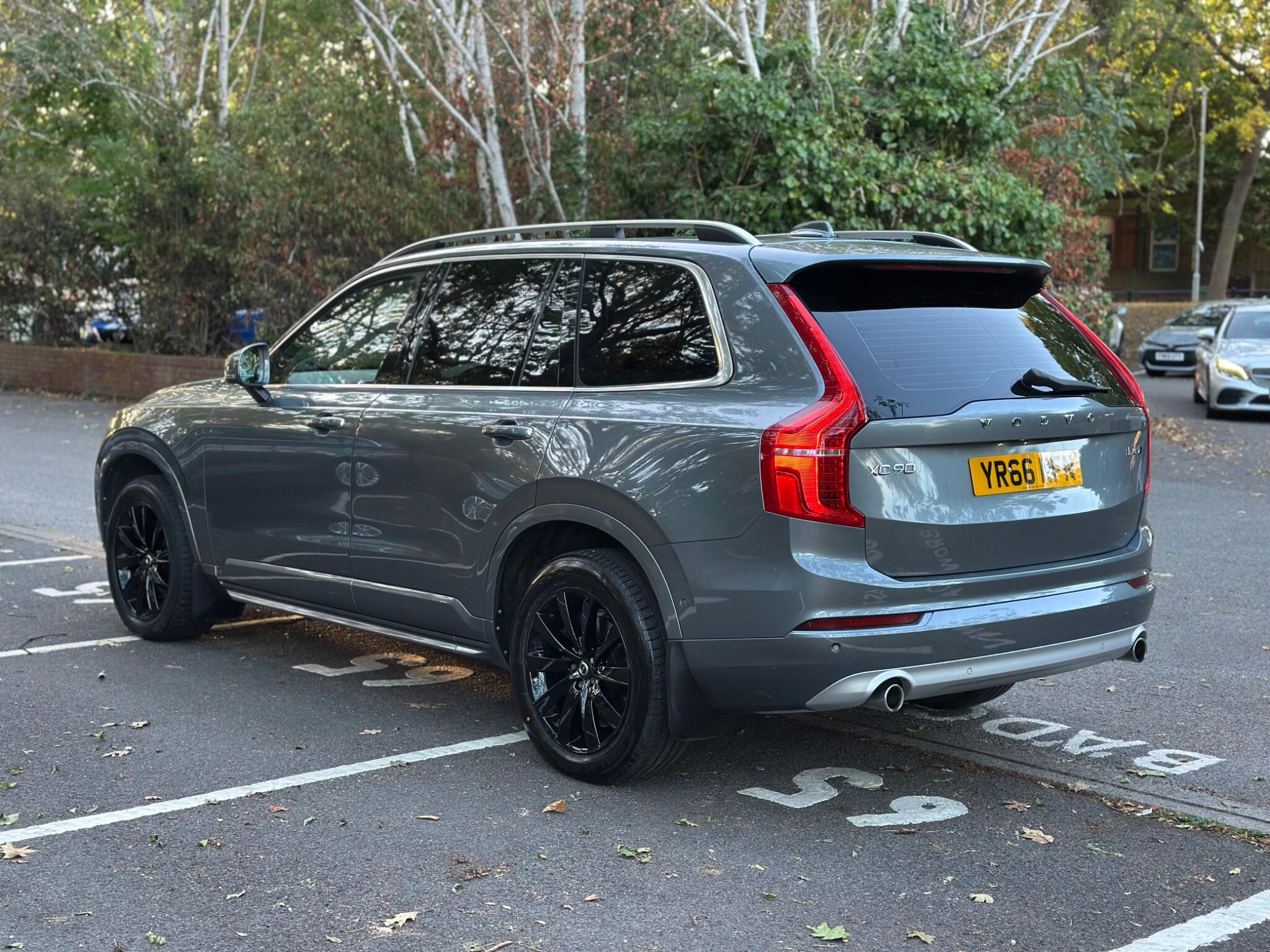 Volvo XC90 view 6