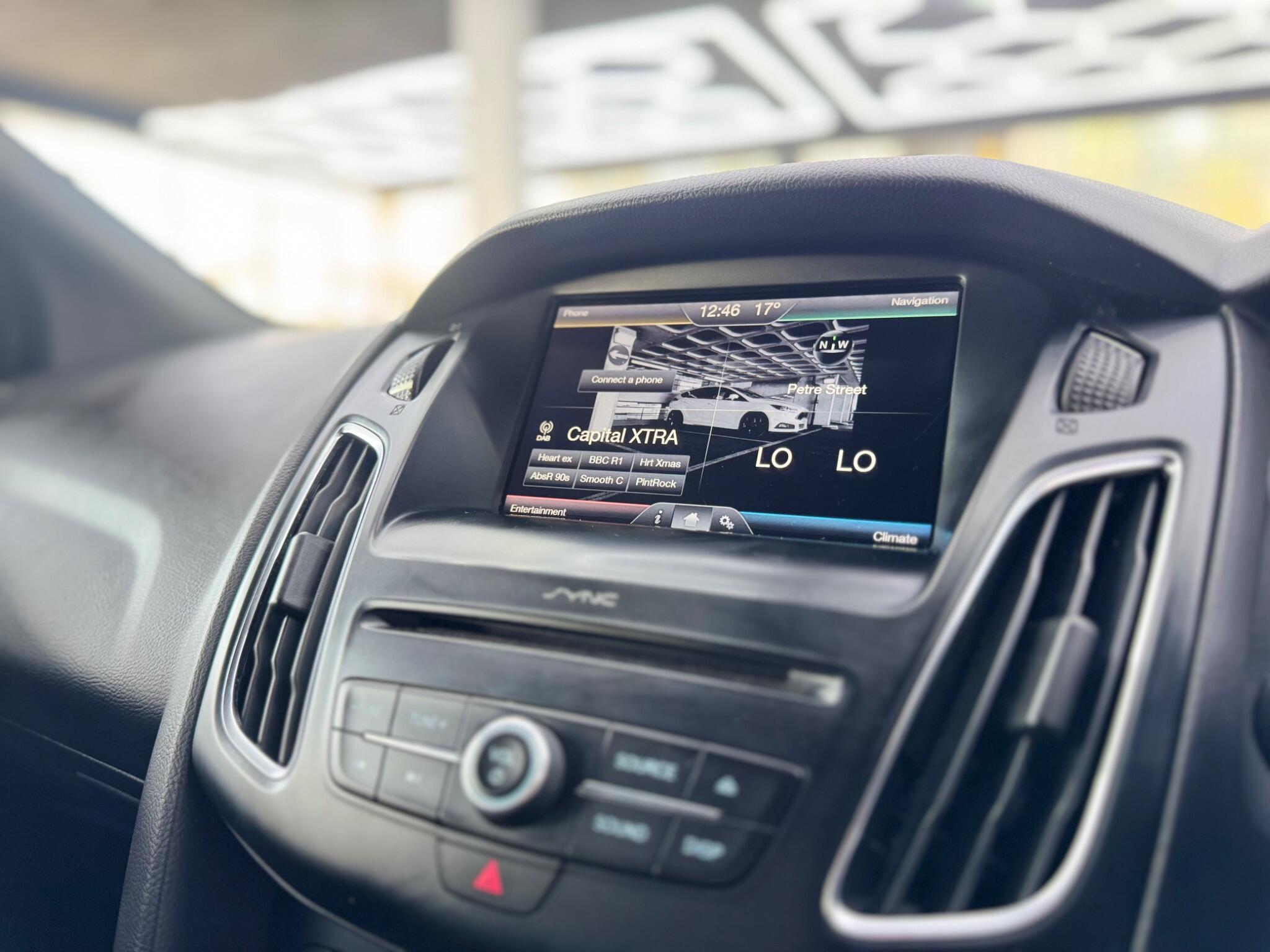 Ford Focus view 45