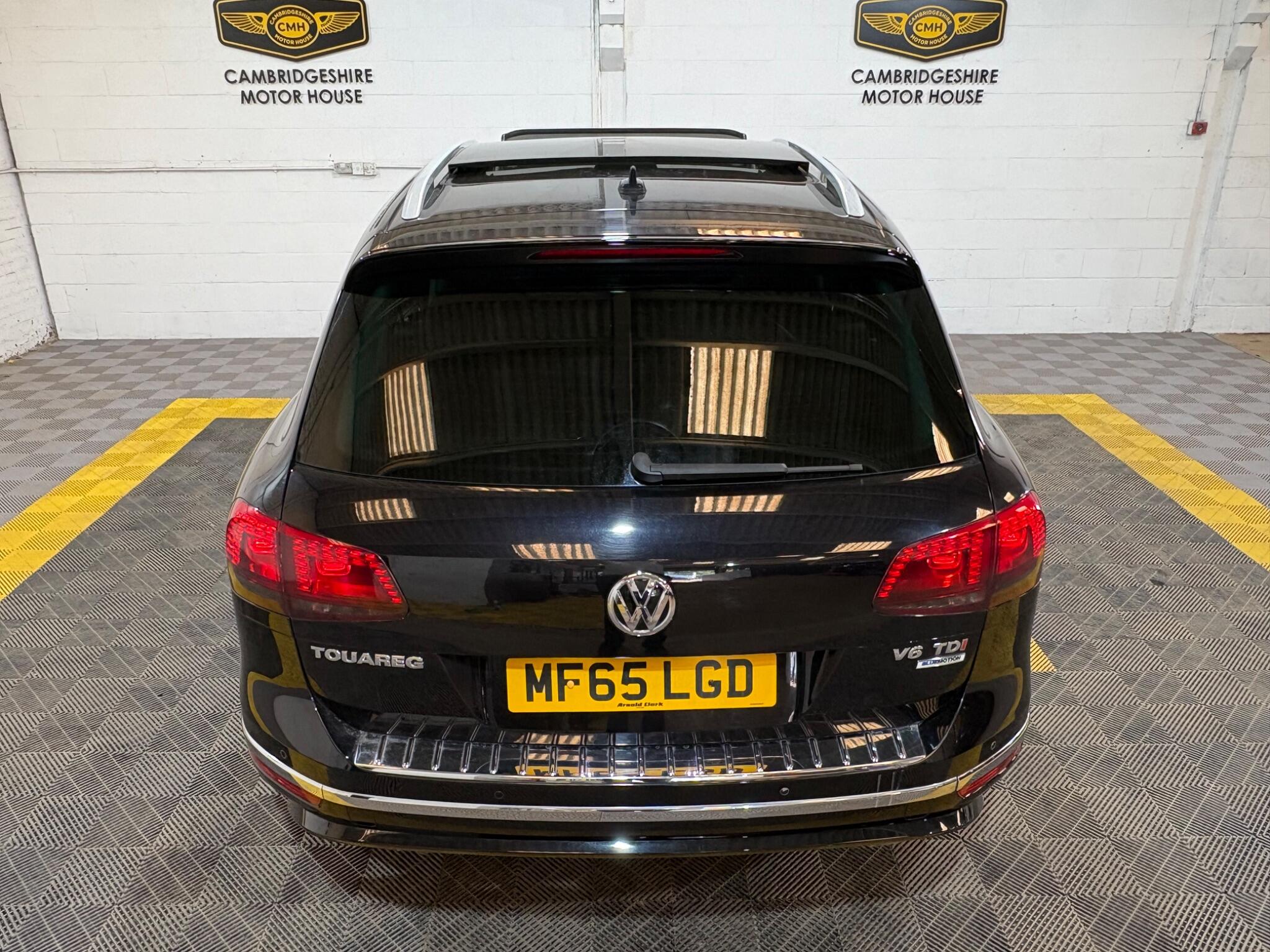Volkswagen Touareg view 84
