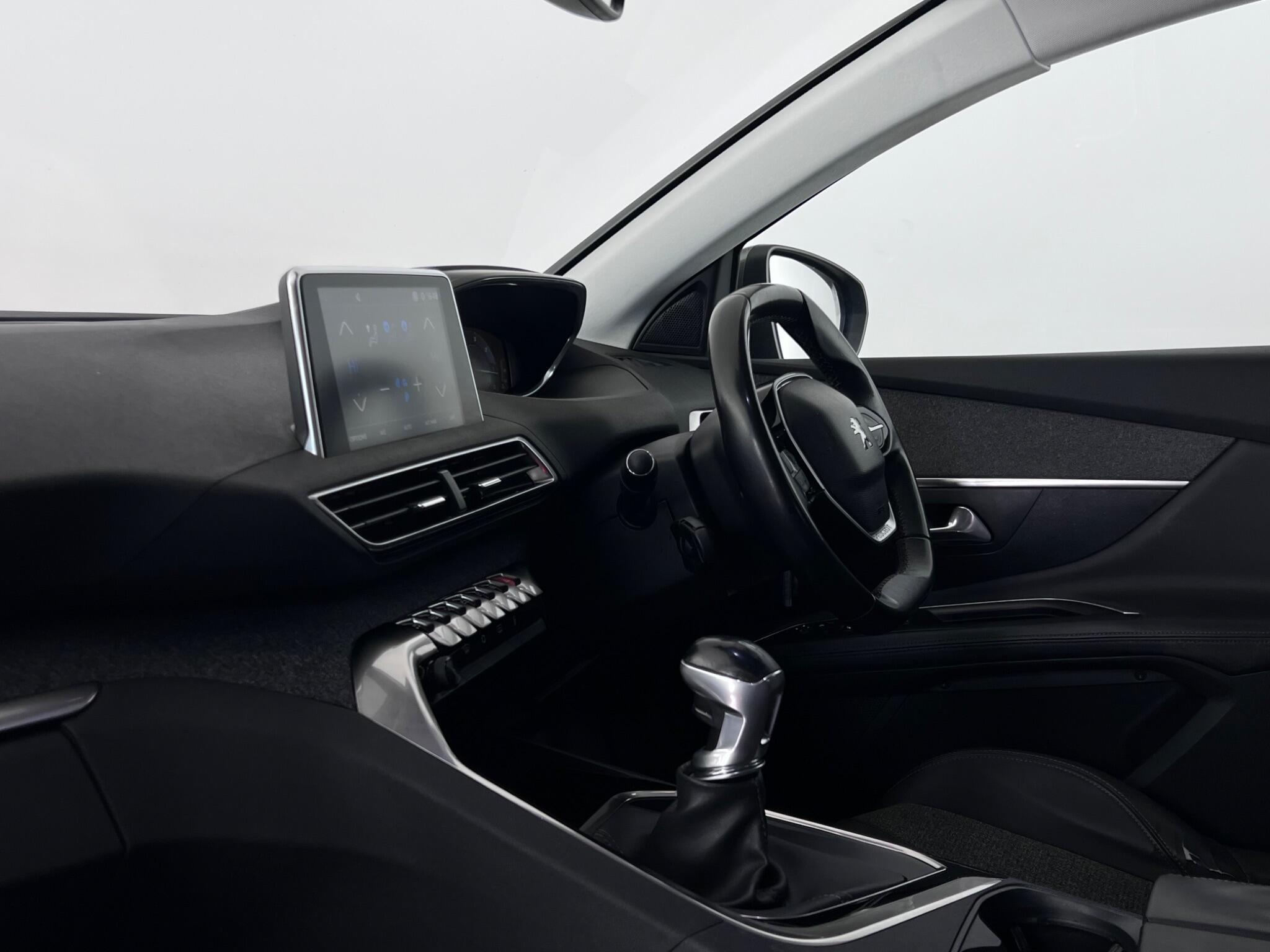 Peugeot 3008 view 4