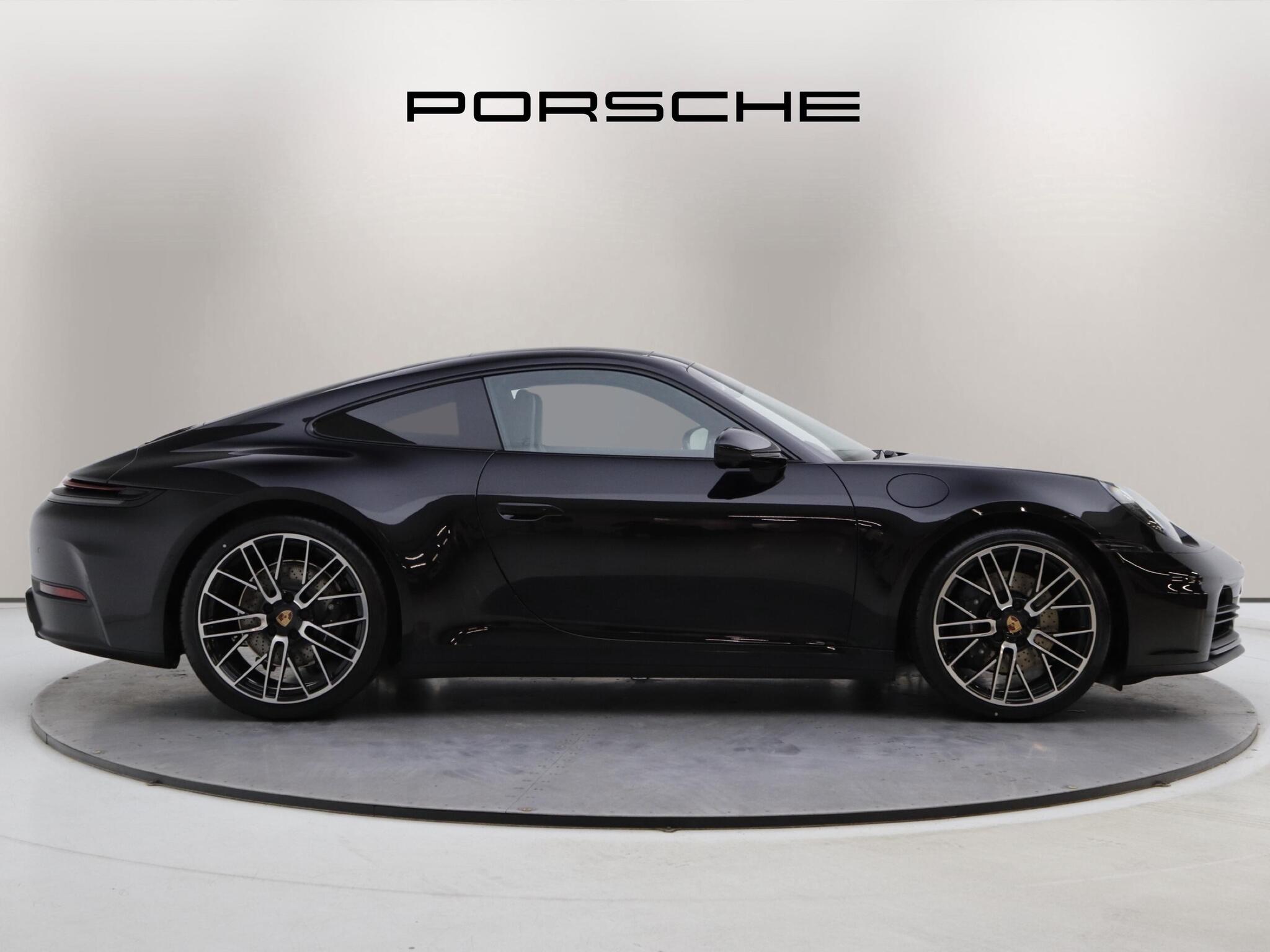 Porsche 911 view 3