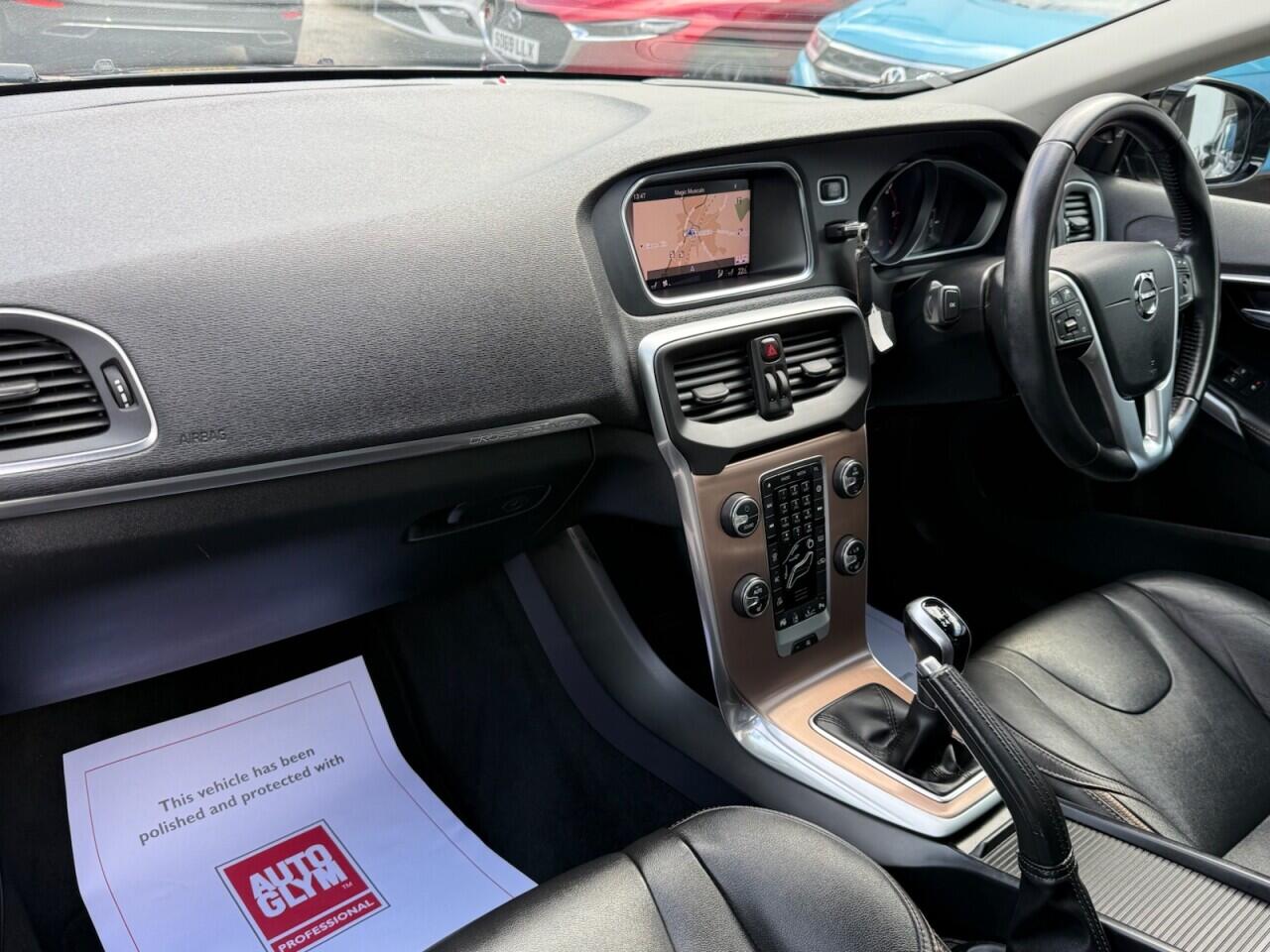 Volvo V40 Cross Country view 7
