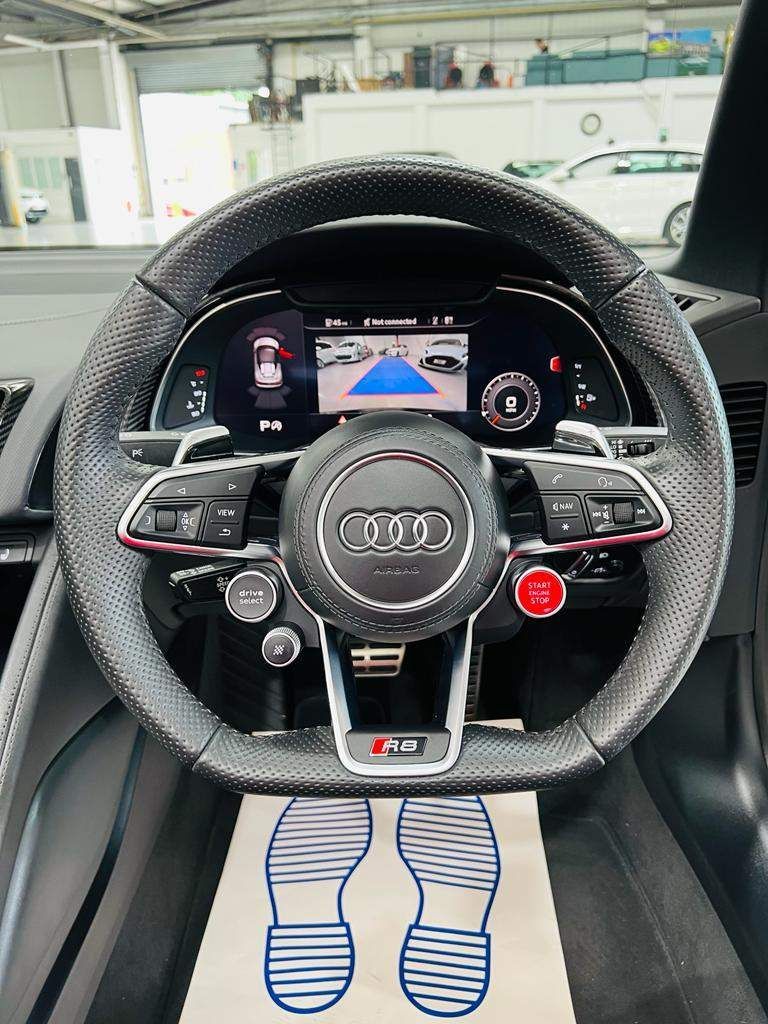 Audi R8 view 9