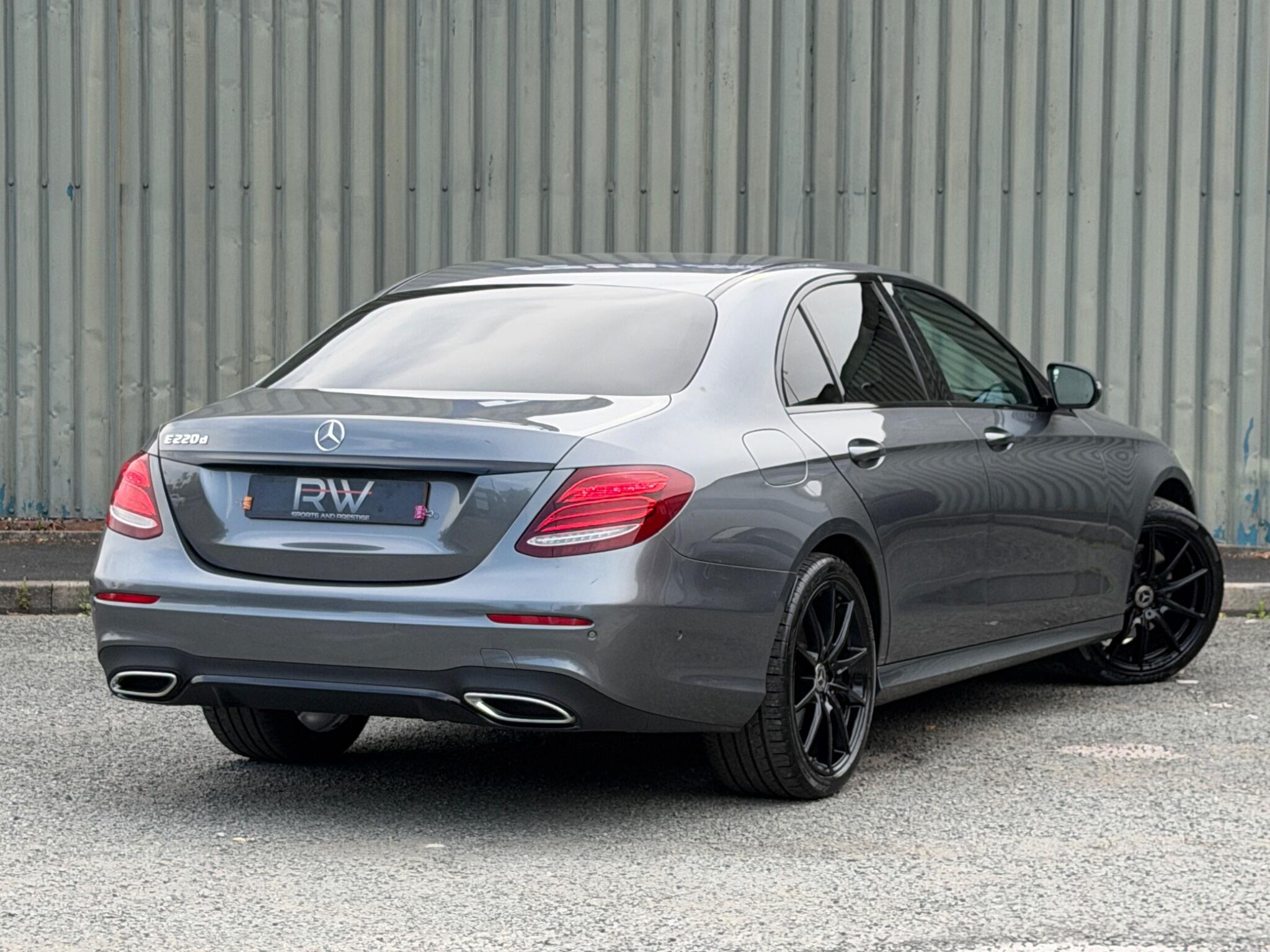 Mercedes-Benz E Class view 28