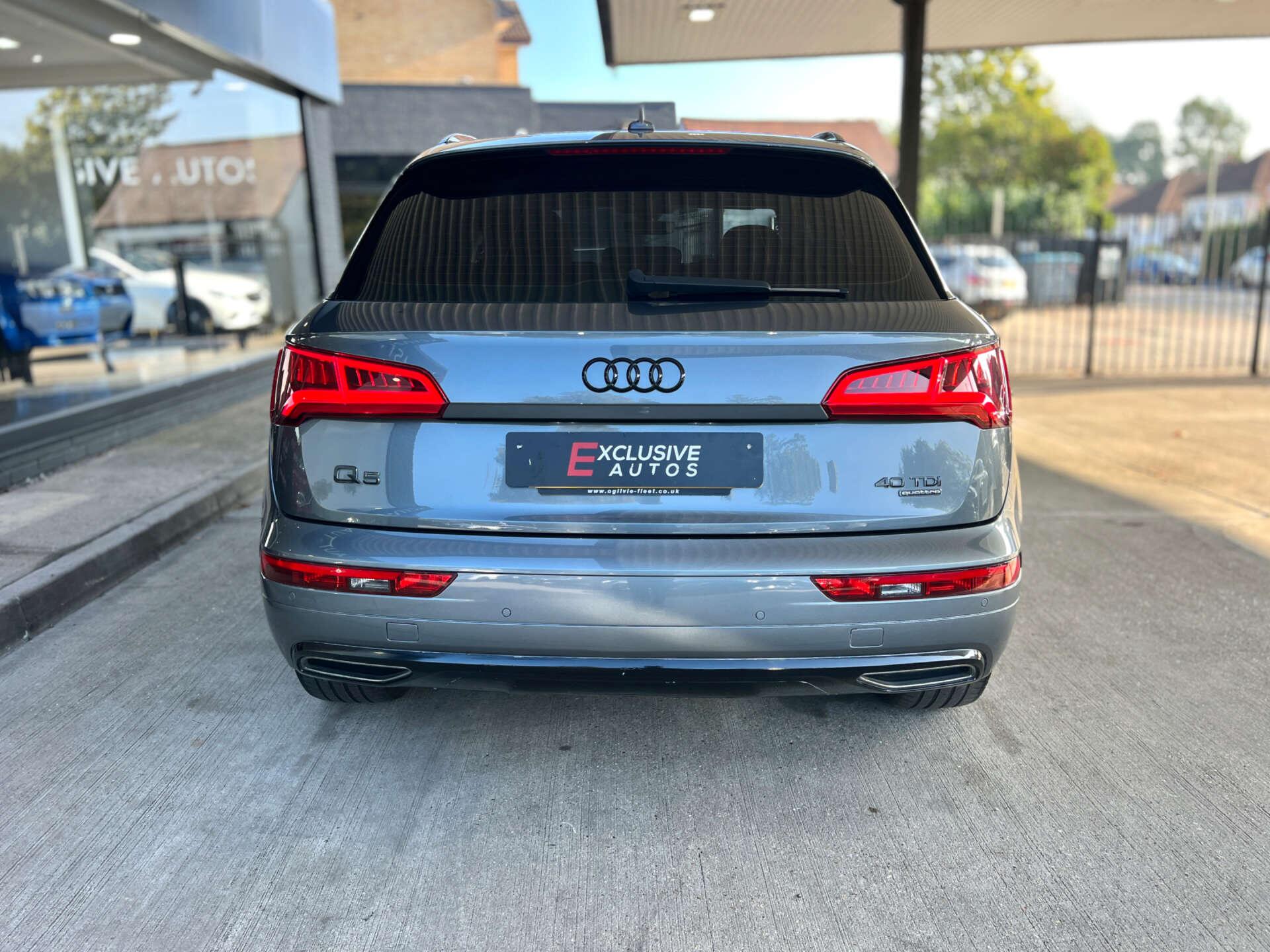 Audi Q5 view 8