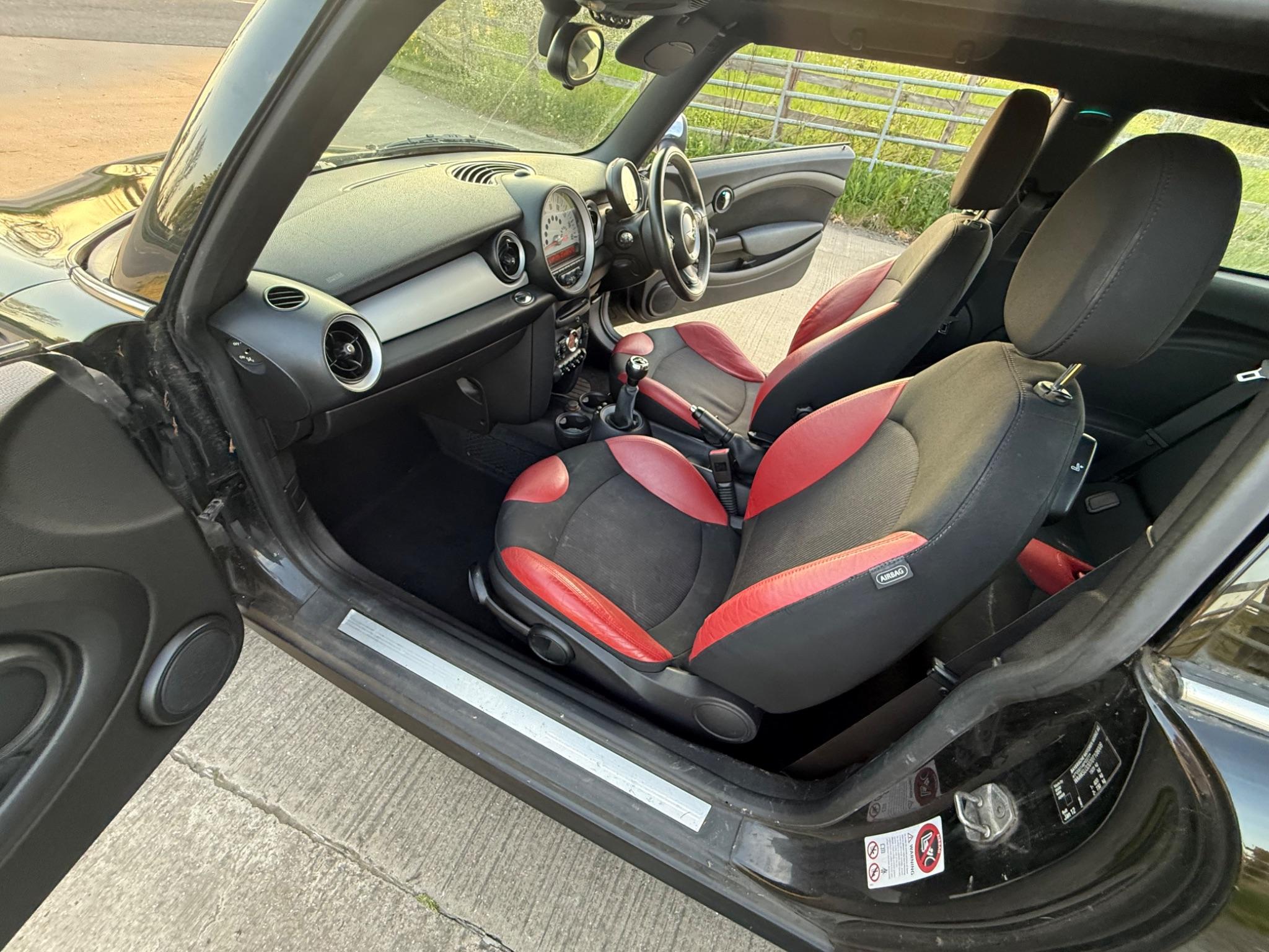 MINI Hatch 1.6 Cooper Euro 5 (s/s) 3dr — photo 37 of 78