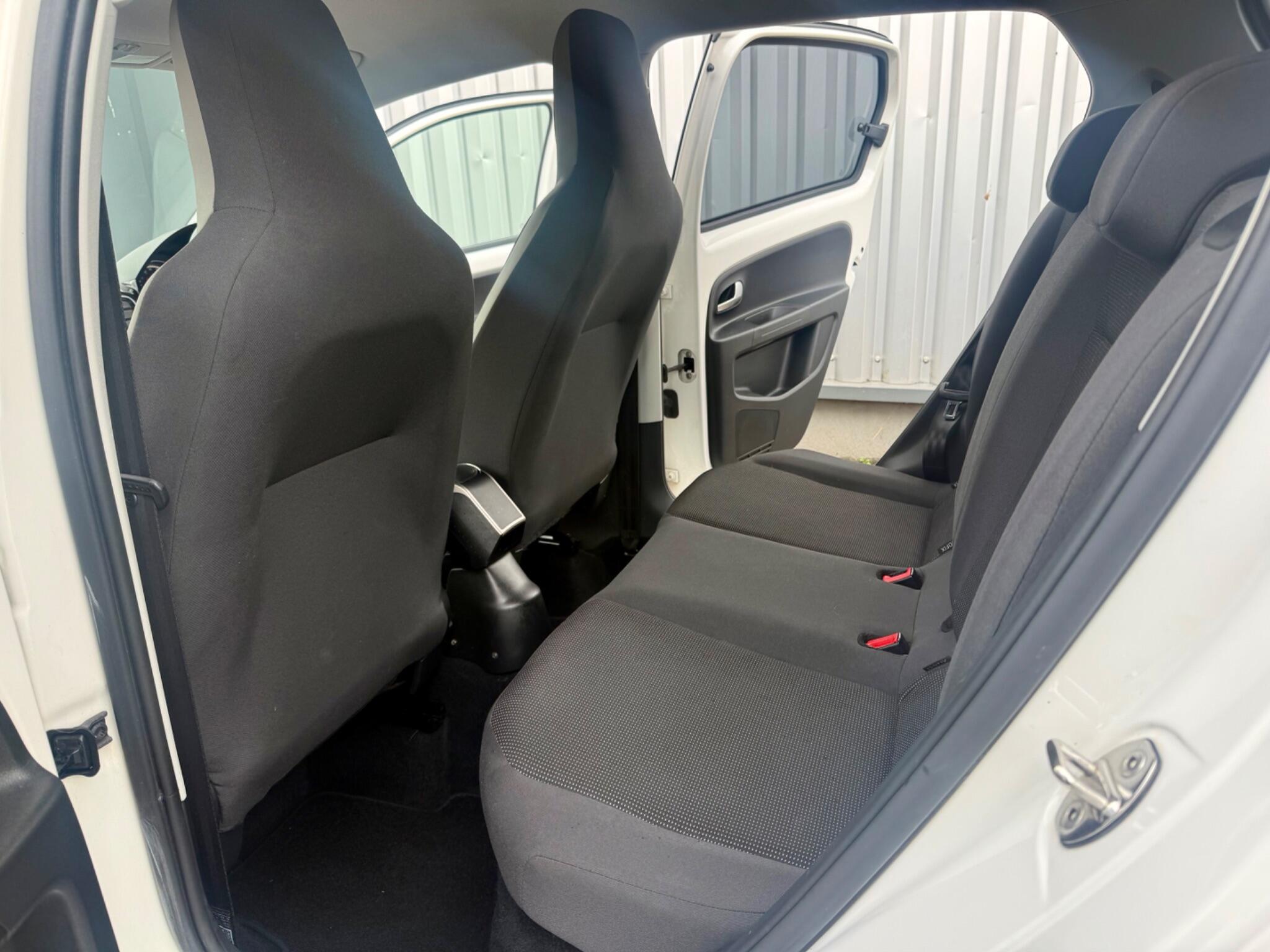 Volkswagen up! view 12