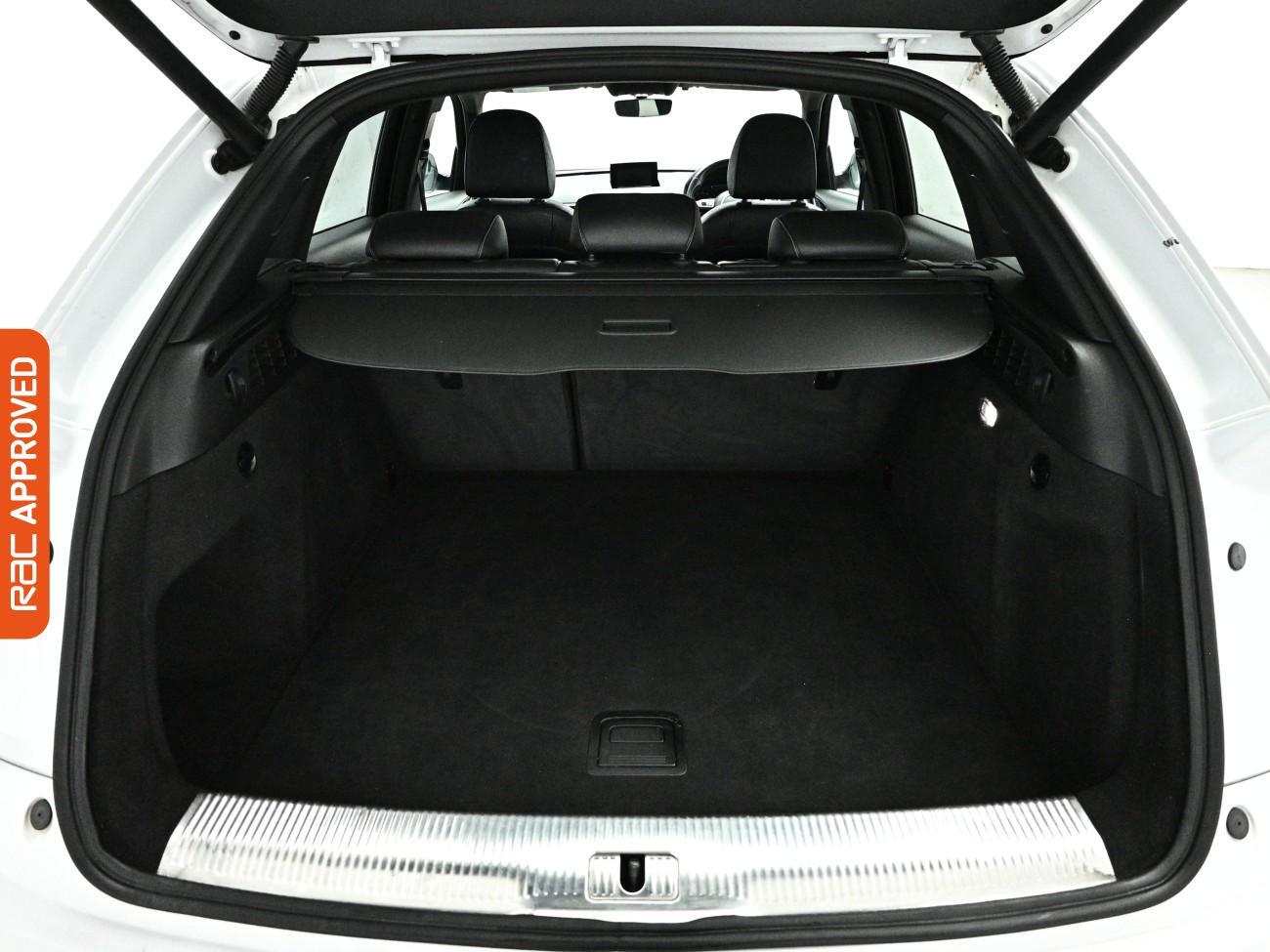 Audi Q3 view 25