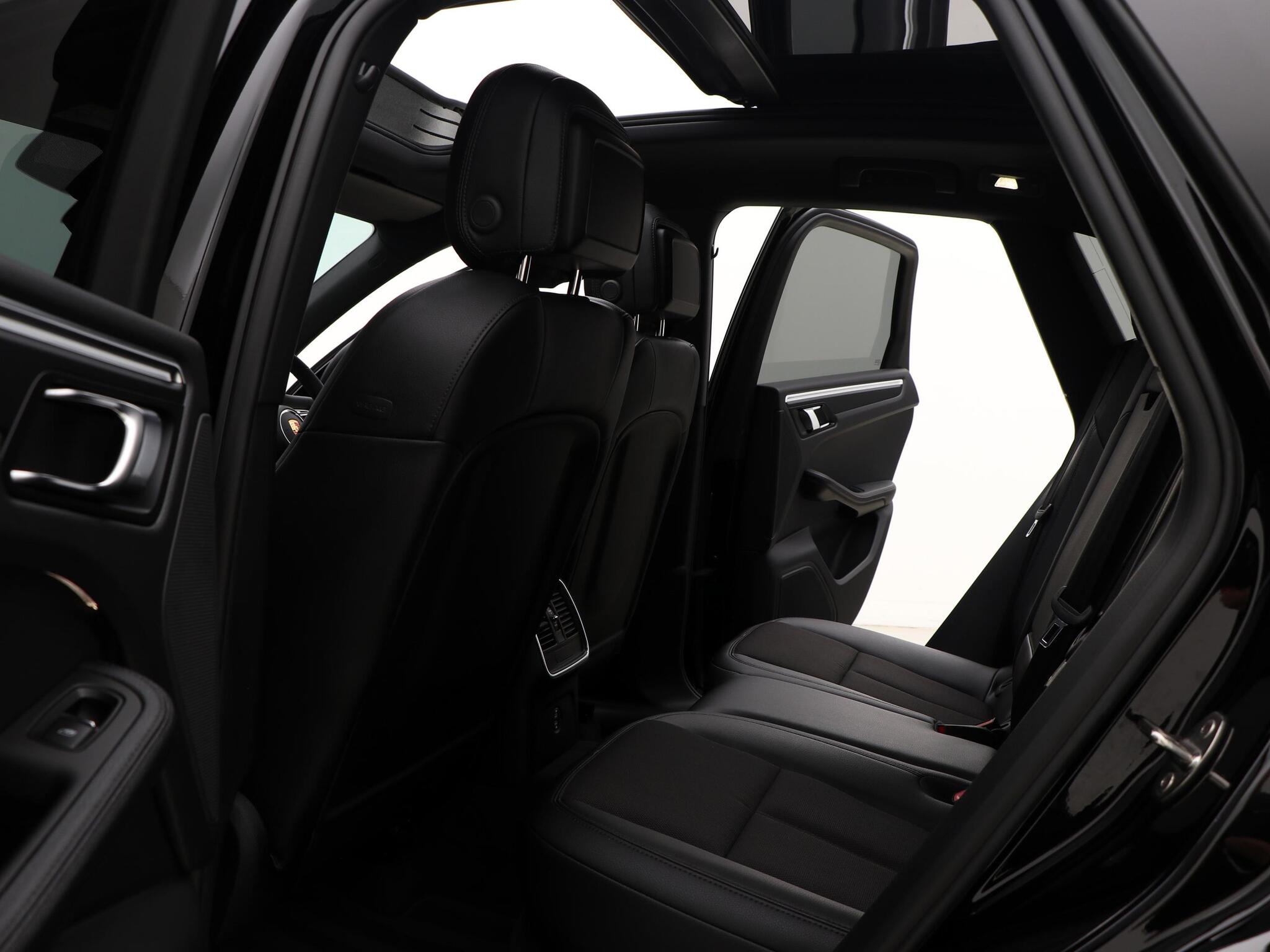 Porsche Macan view 30