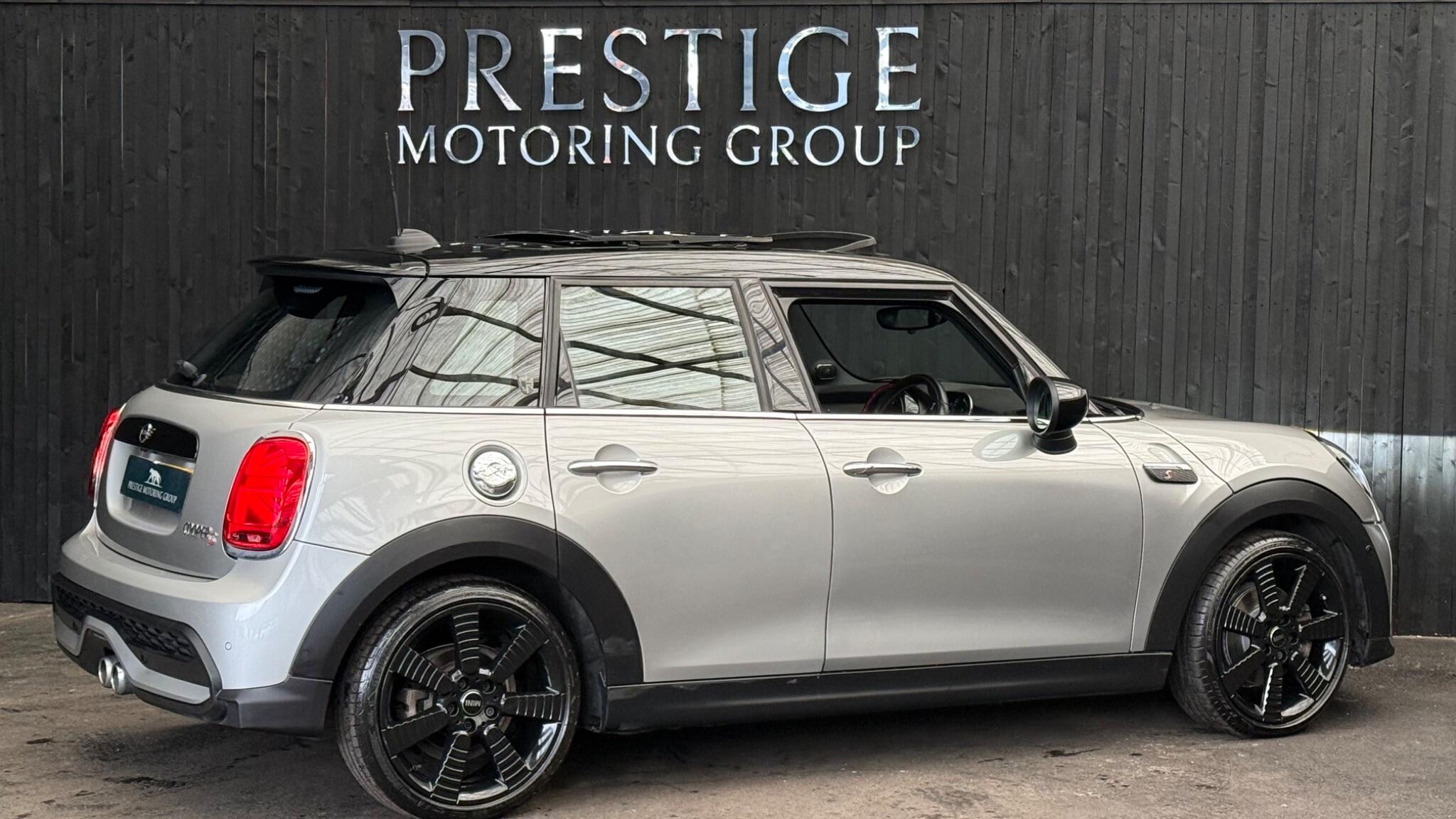 Mini Hatch view 12