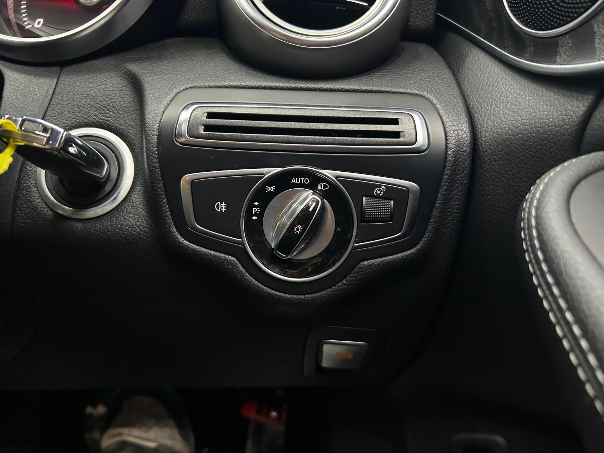 Mercedes-Benz C Class view 27