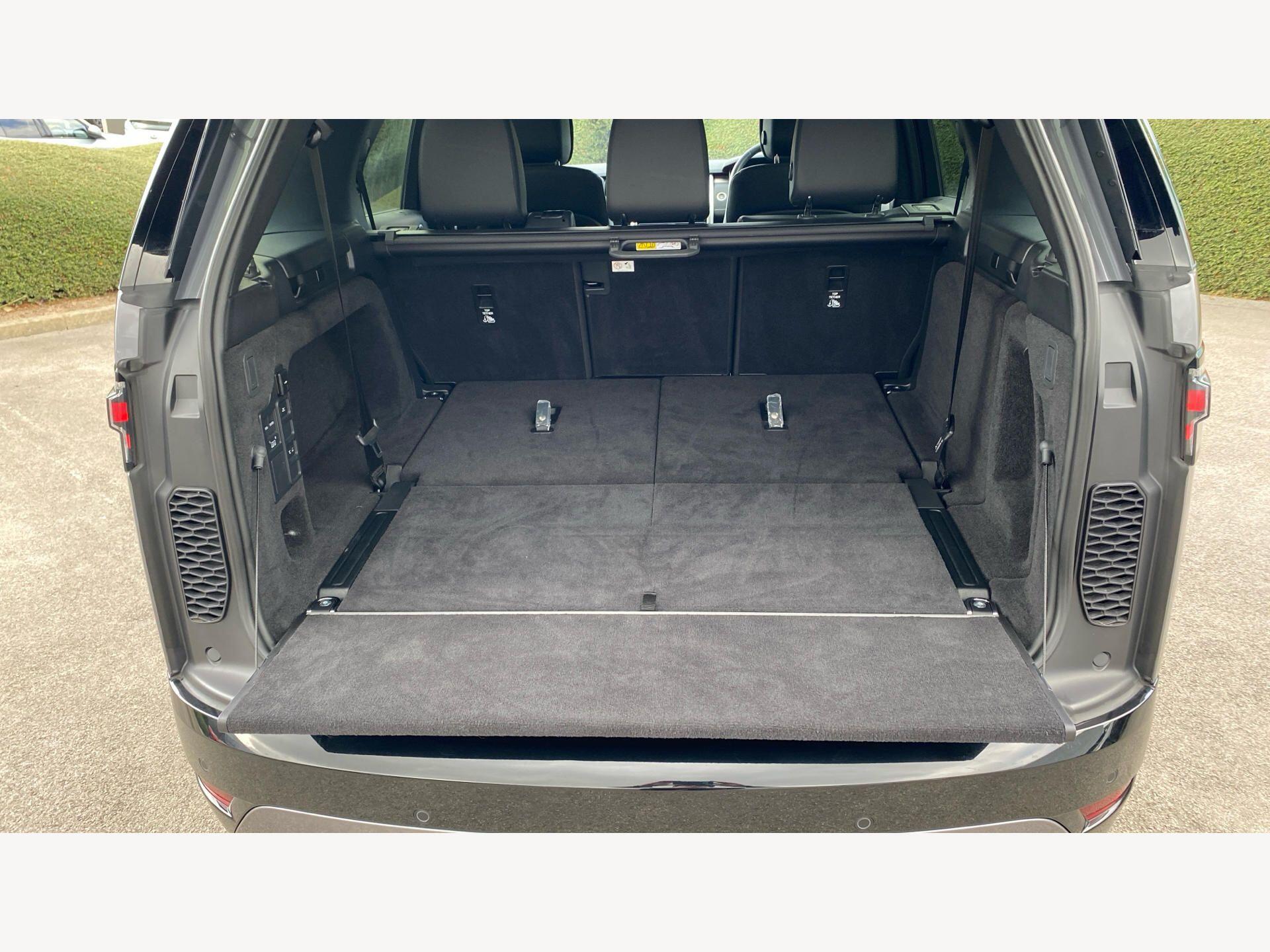 Land Rover Discovery view 12