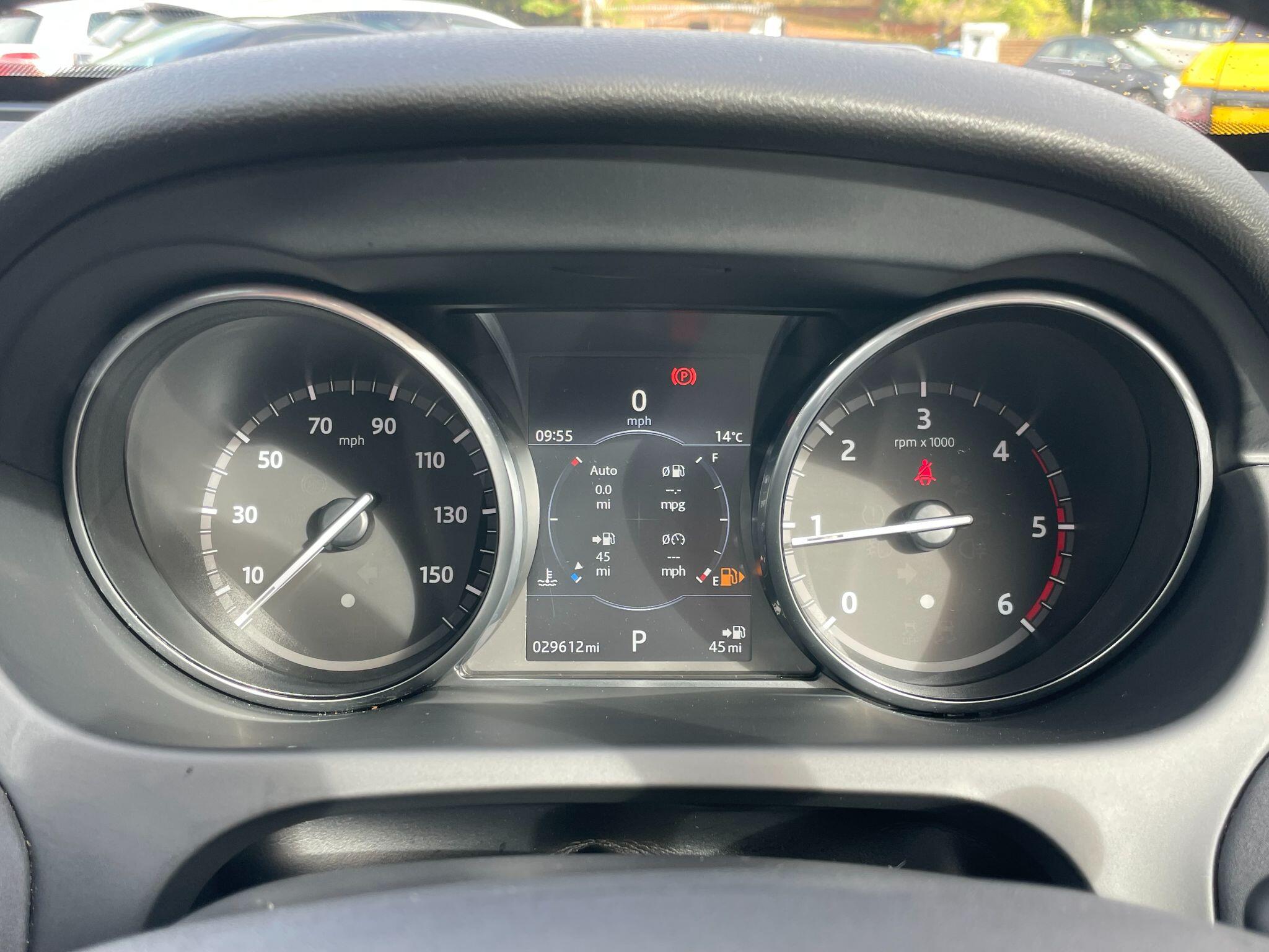 Land Rover Discovery Sport view 35