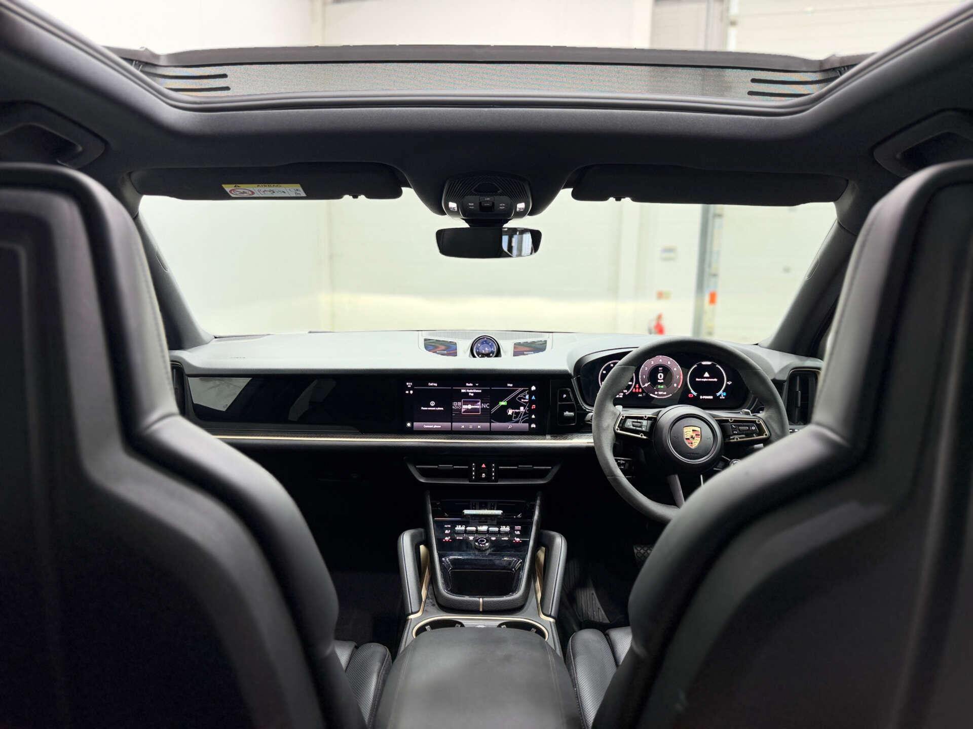 Porsche Cayenne view 16