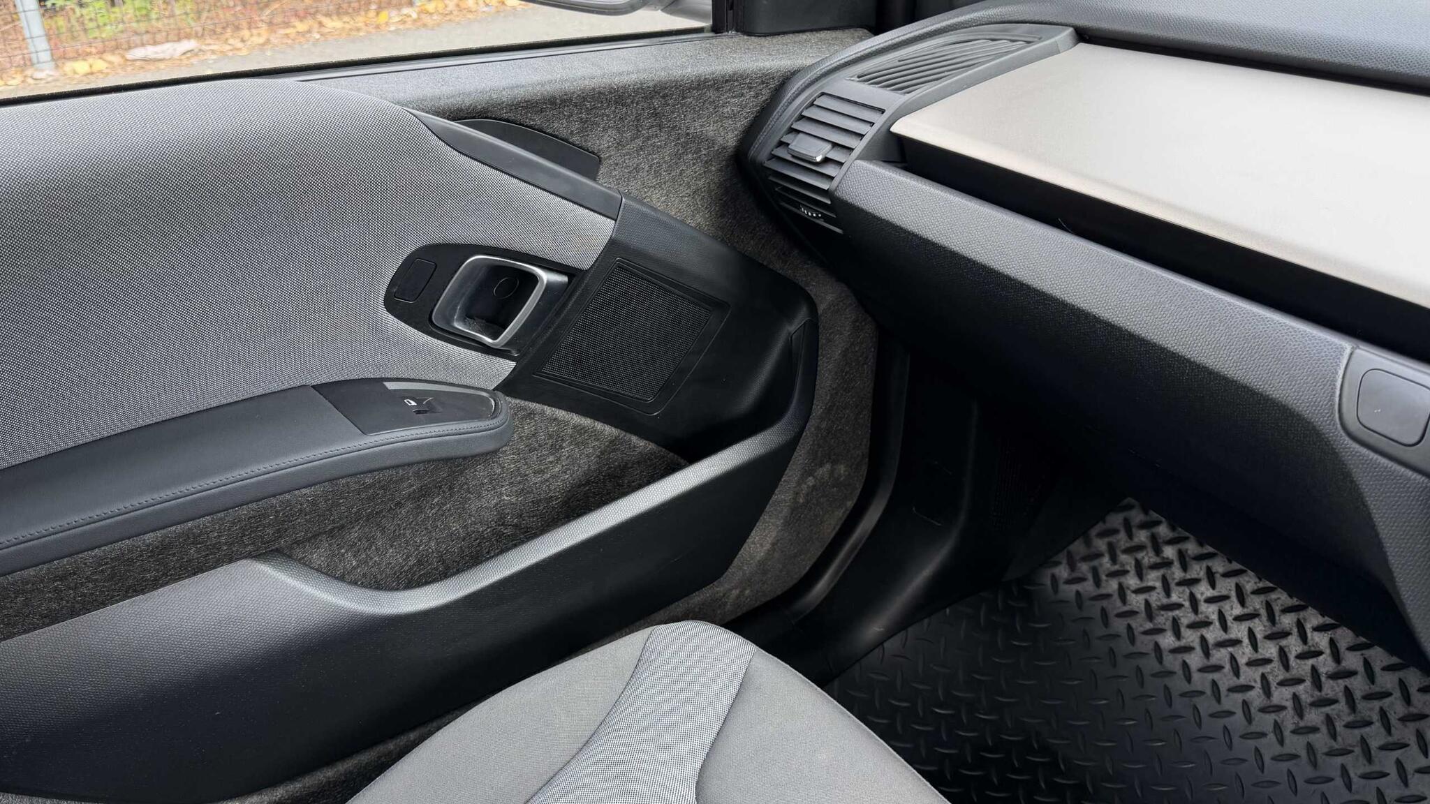 BMW i3 view 22