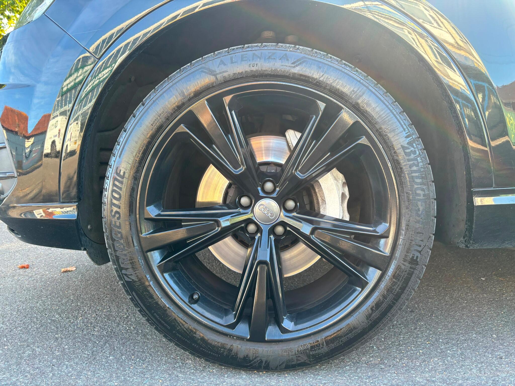 Audi Q7 view 28