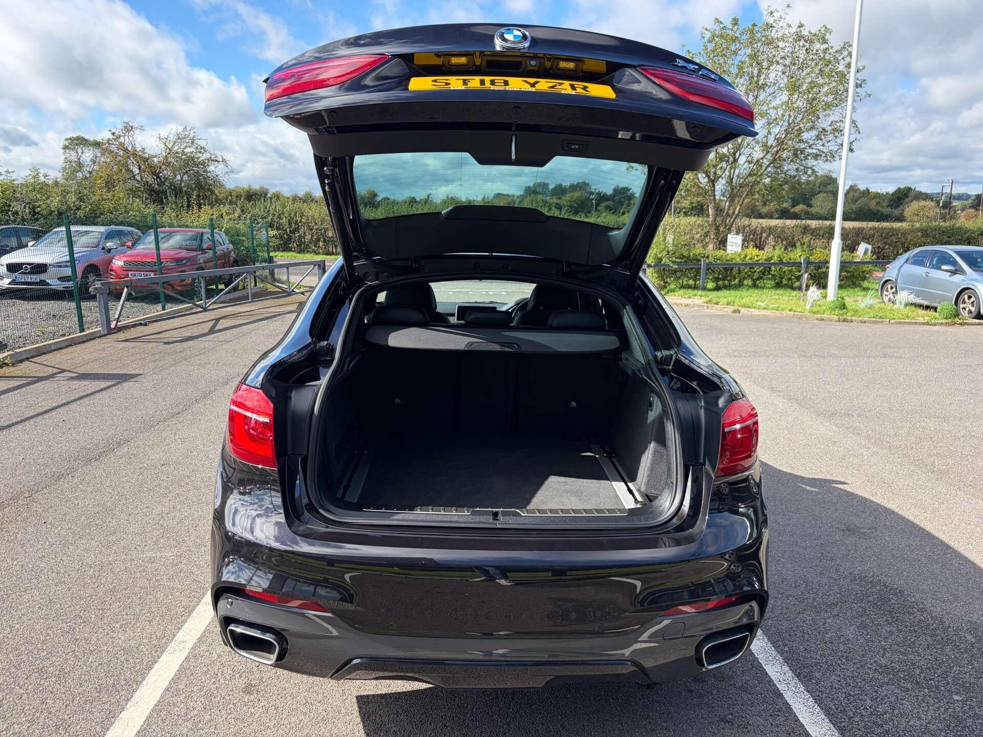 BMW X6 view 24