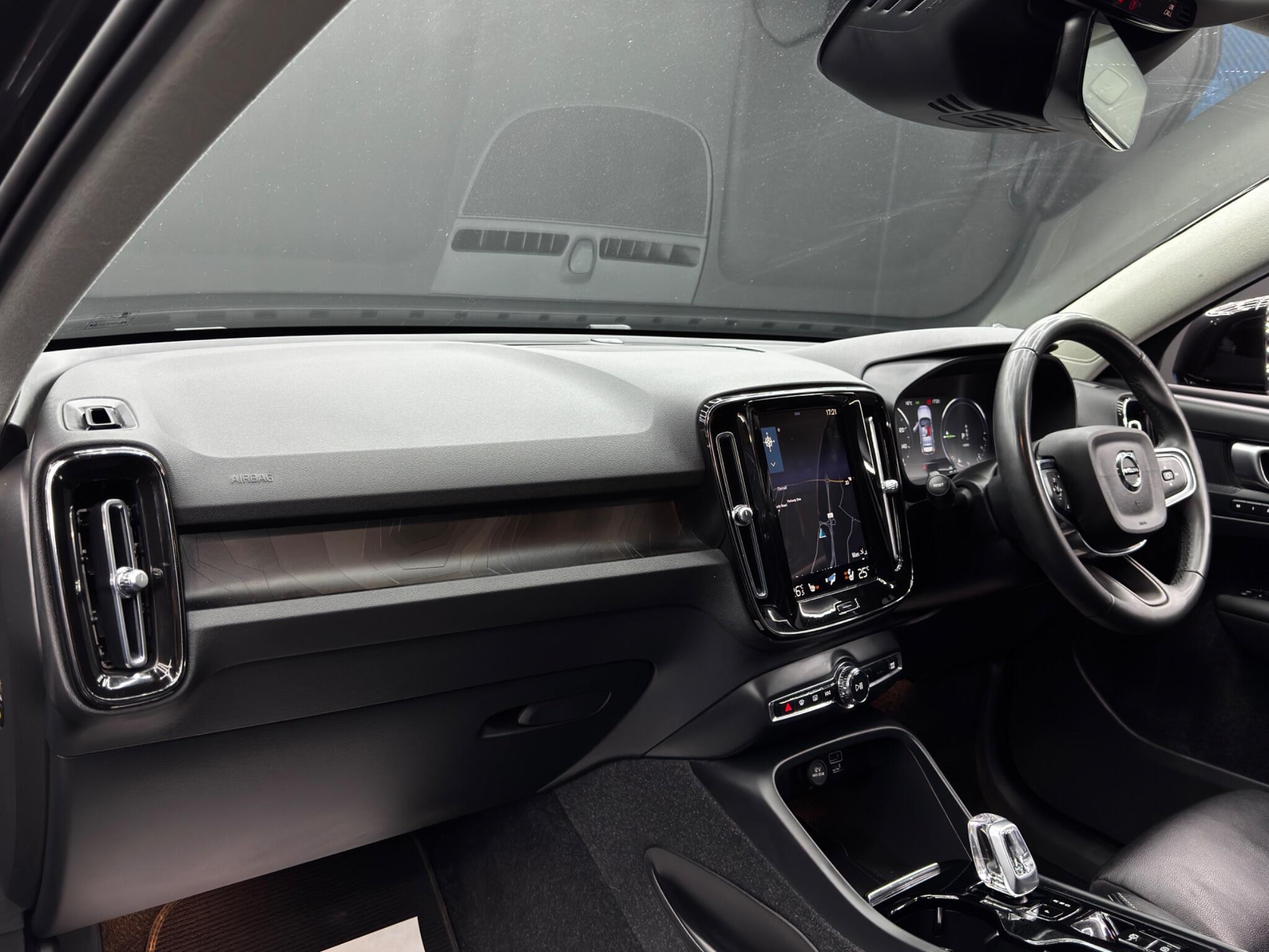 Volvo XC40 view 11