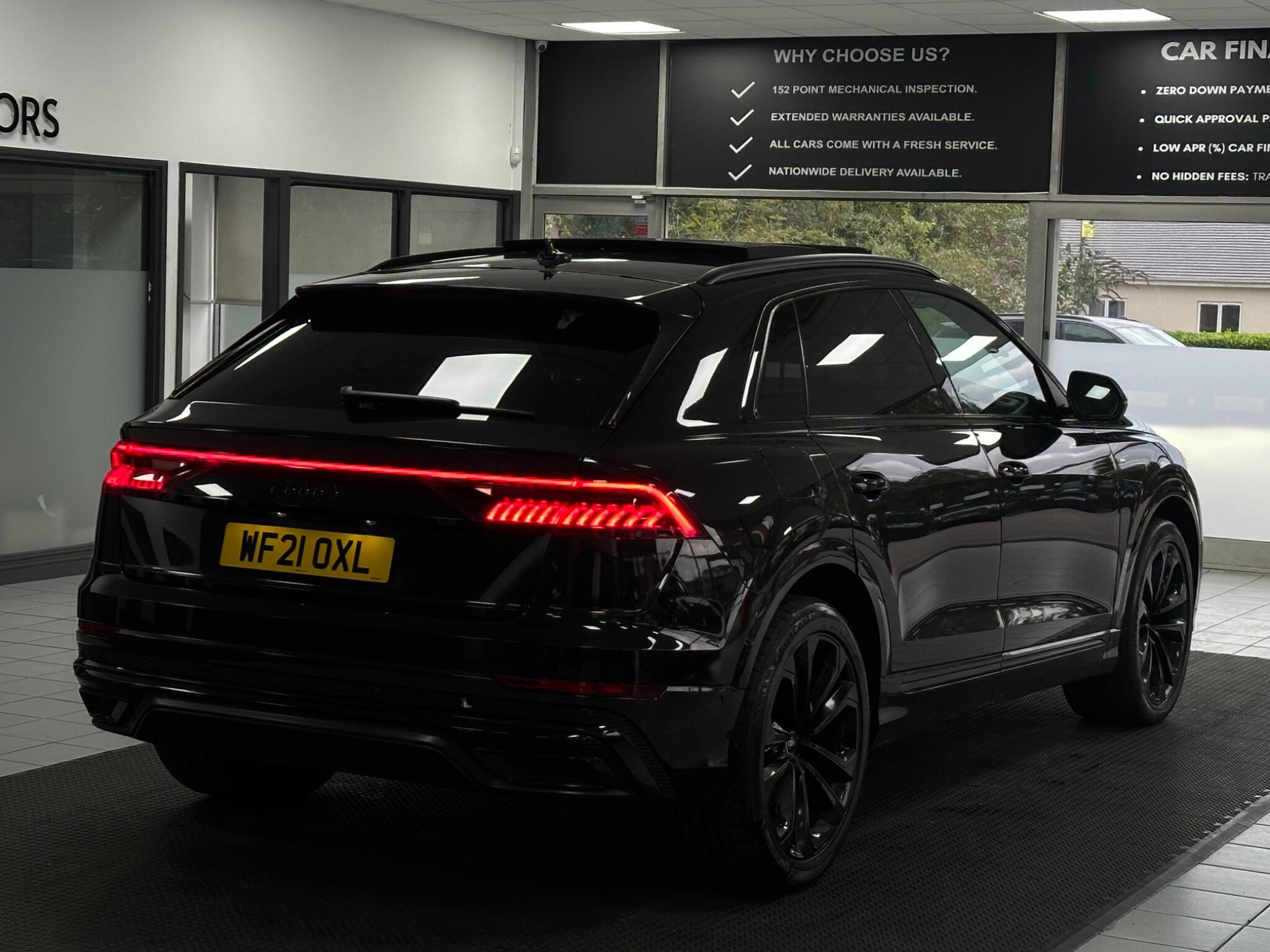 Audi Q8 view 15