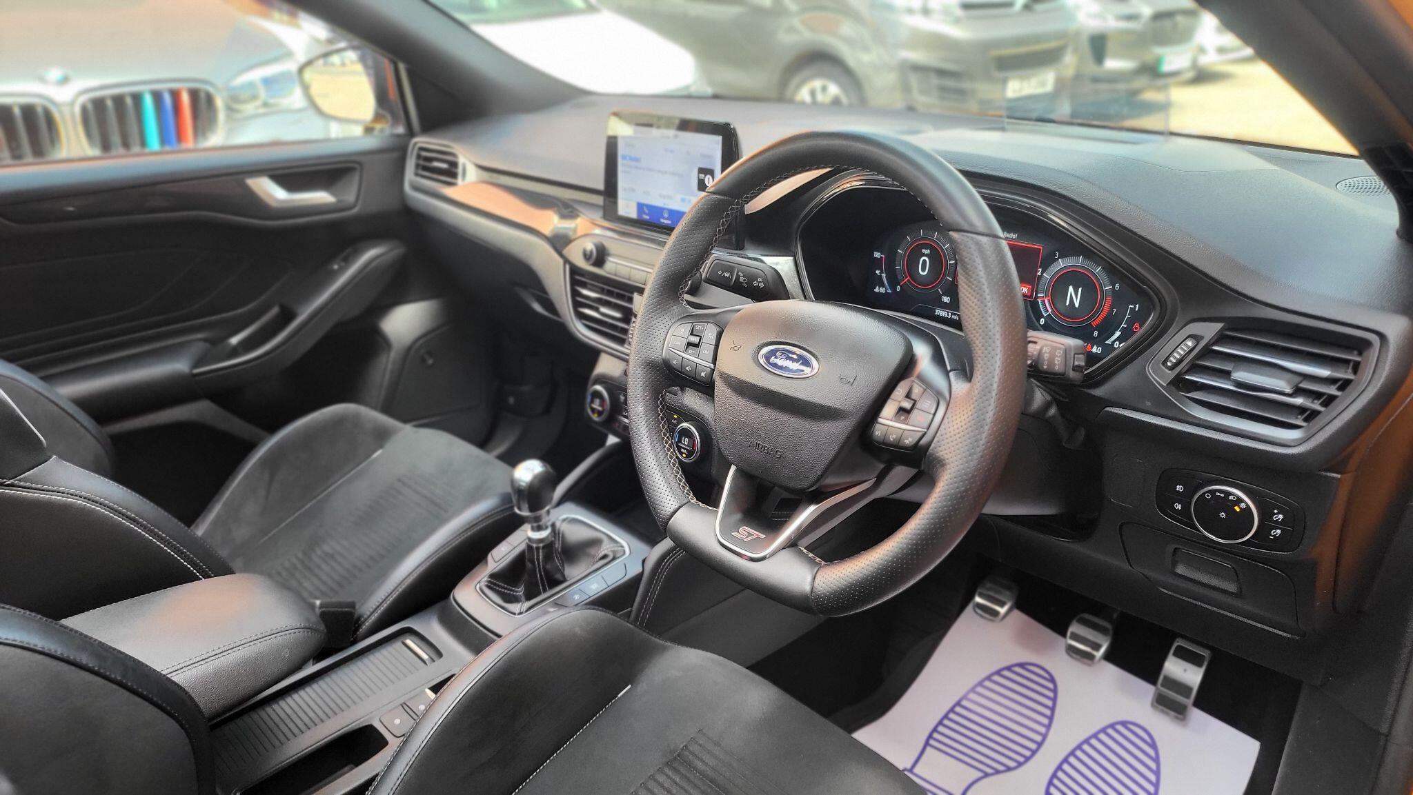Ford Focus view 14
